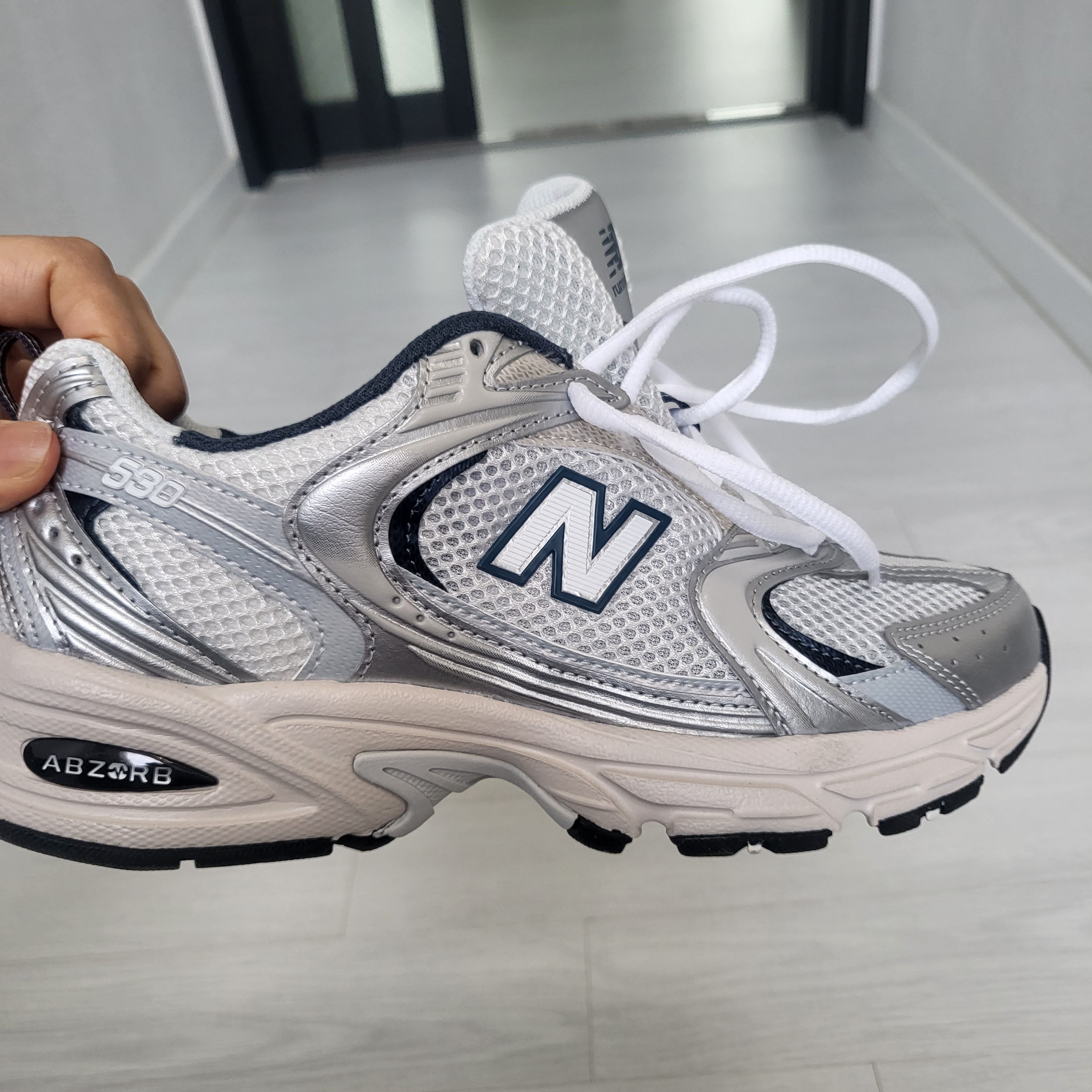 New Balance 530 Steel Grey 착용 스타일