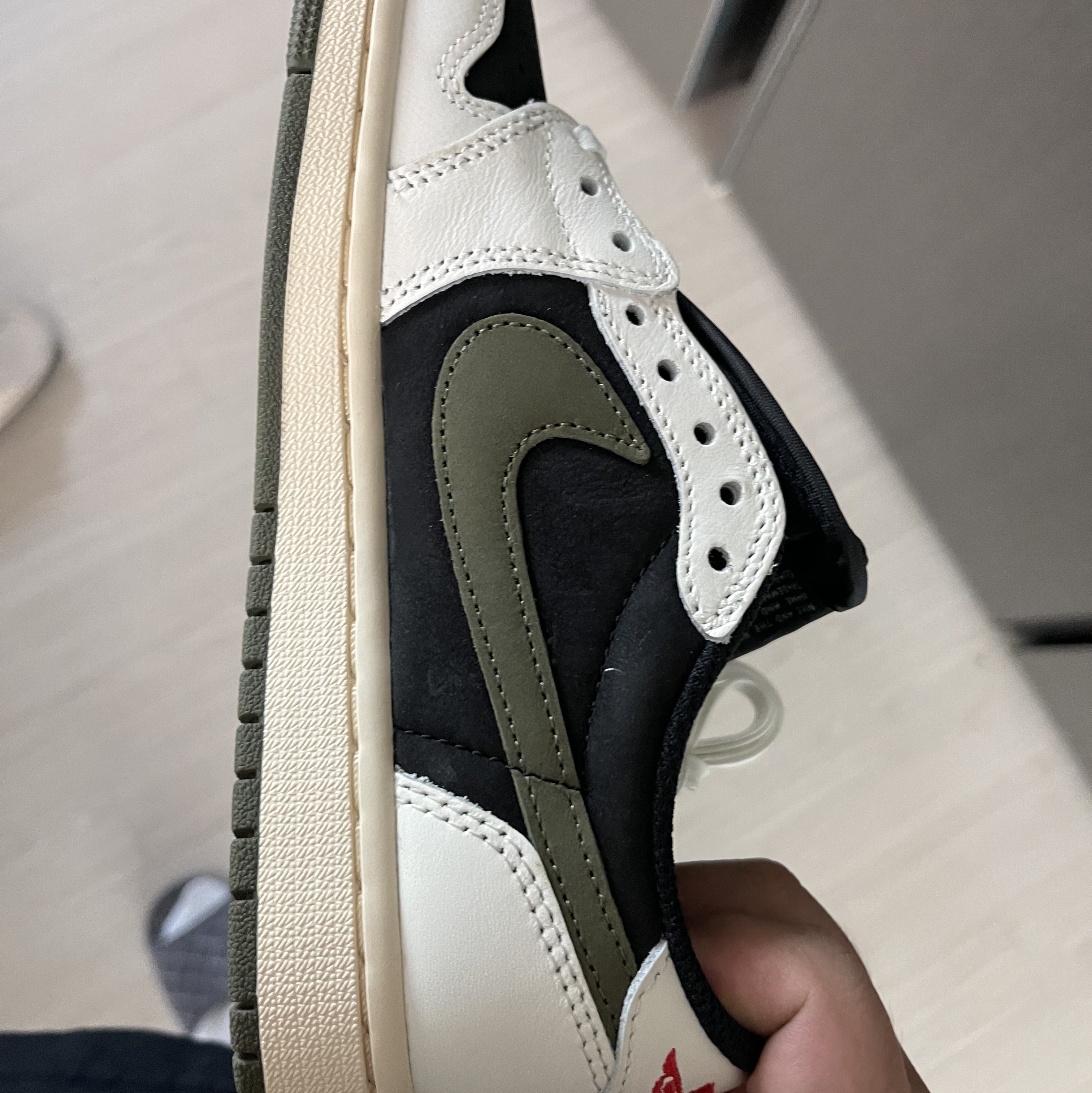 (W) Jordan 1 x Travis Scott Retro Low OG SP Medium Olive 착용 스타일