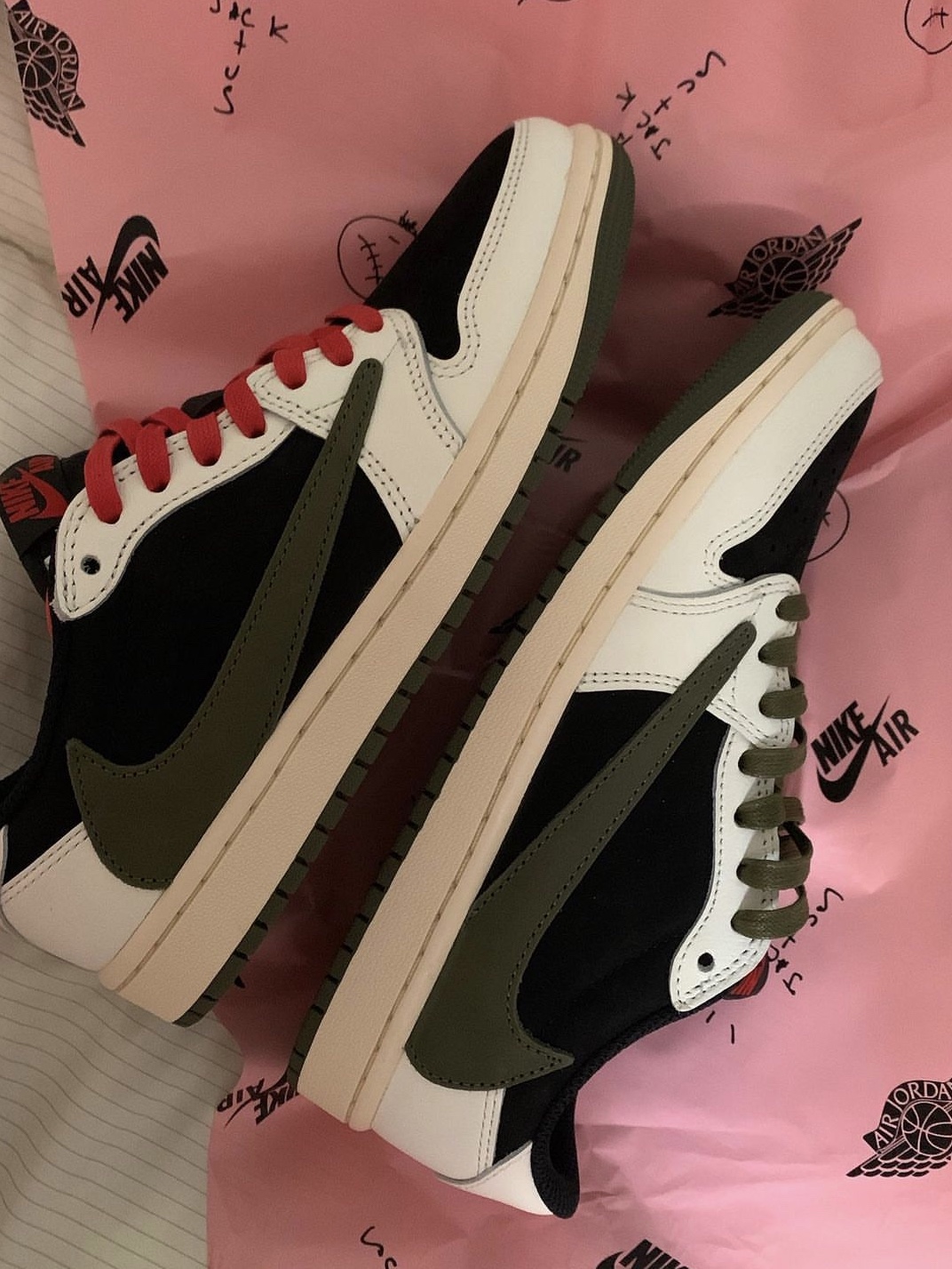 (W) Jordan 1 x Travis Scott Retro Low OG SP Medium Olive 착용 스타일