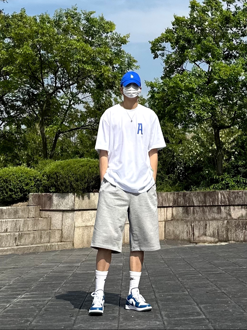 (W) Jordan 1 Low White Dark Marina Blue 착용 스타일 - 2