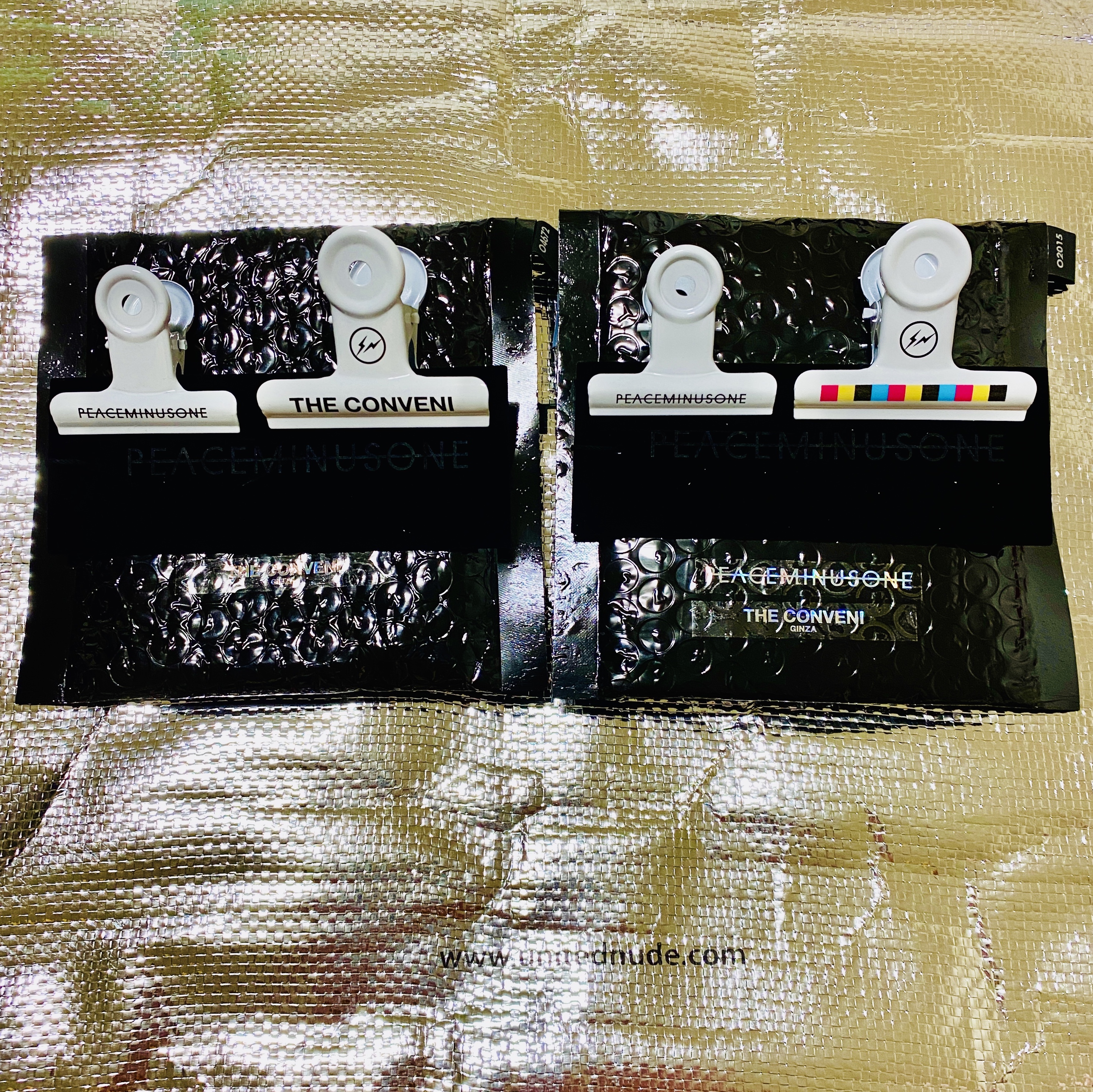 Peaceminusone x The Conveni Bulldog Clip White, Peaceminusone x The Conveni Bulldog Clip Multi 착용 스타일 - 1
