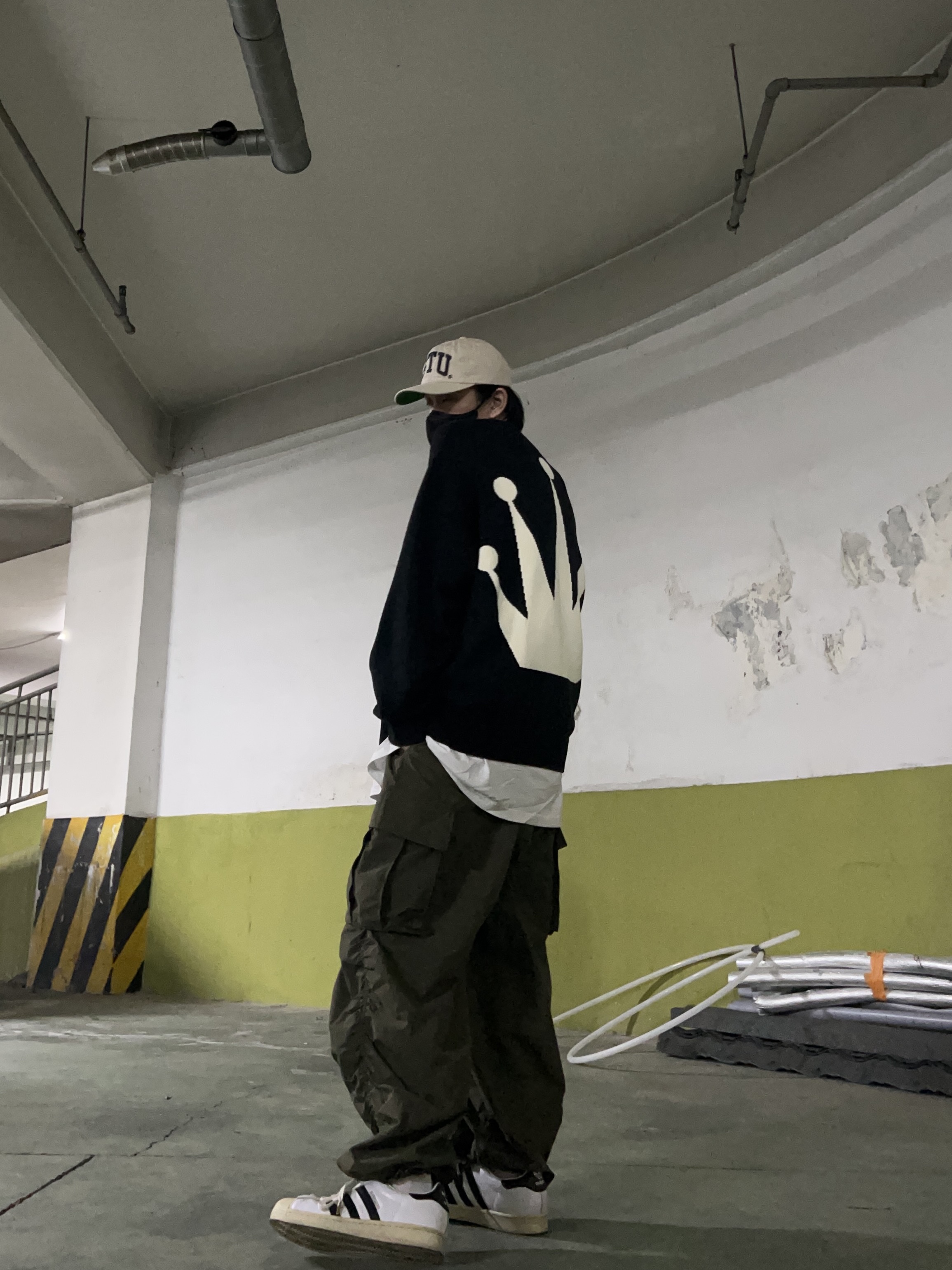 Stussy Bent Crown Sweater Black, Adidas Superstar Premium White Black 착용 스타일