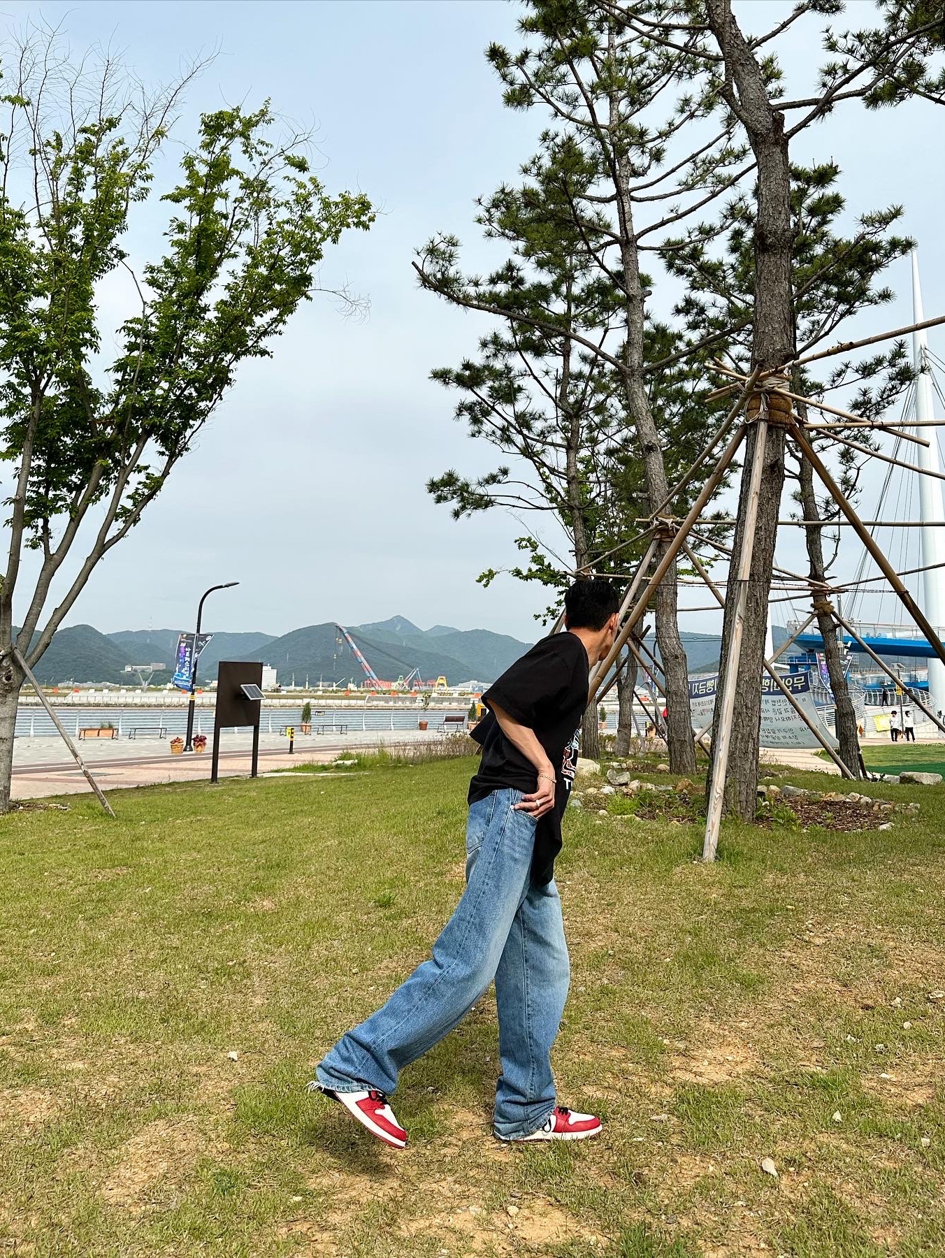 조던 1 레트로 하이 OG 시카고 2022 착용 스타일 - 3