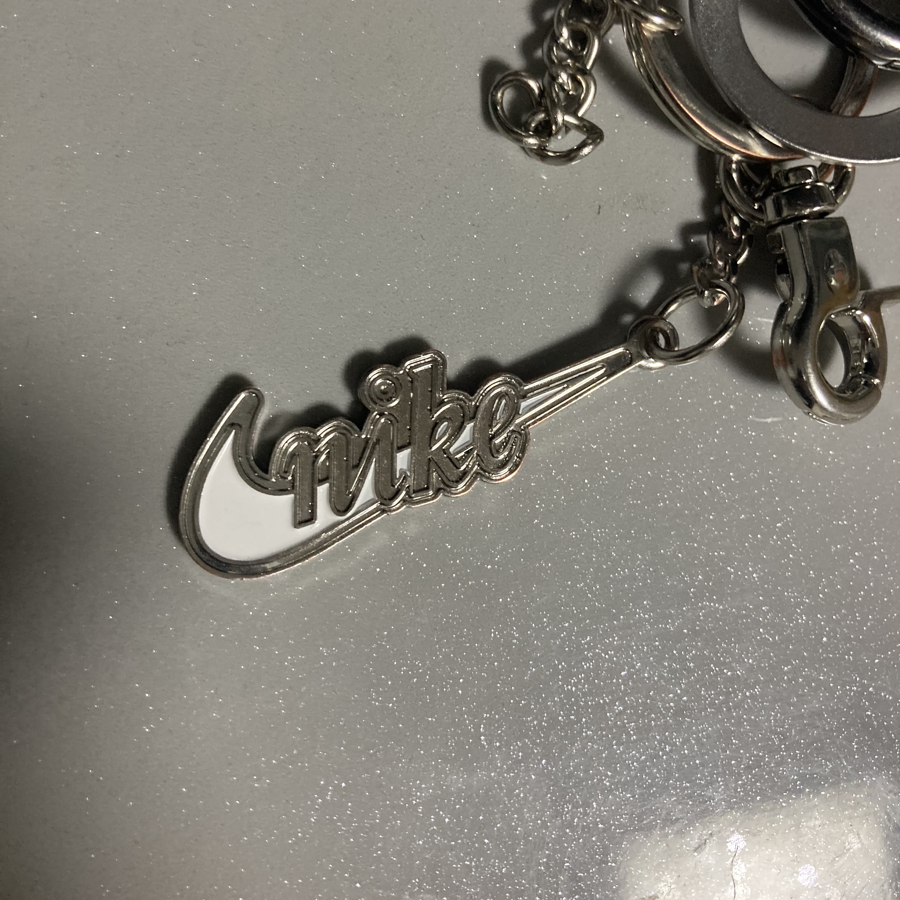 Nike 50th Anniversary Special Keyring Set 착용 스타일
