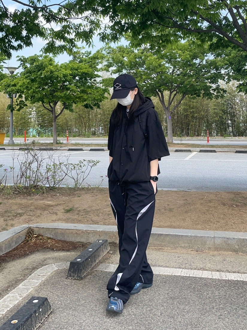 아디다스 오르케트로 브라이트 블루 카본 블랙 착용 스타일 - 2