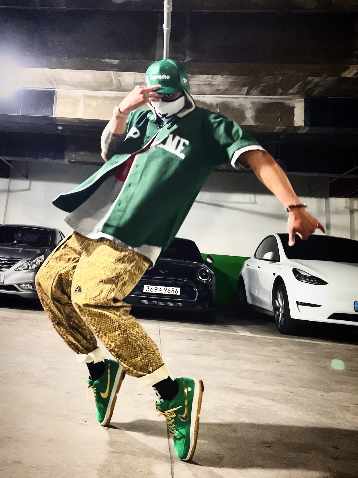 Supreme Leather Earflap Box Logo New Era Green - 22FW, Supreme x Timberland Baseball Jersey Green - 23SS 착용 스타일