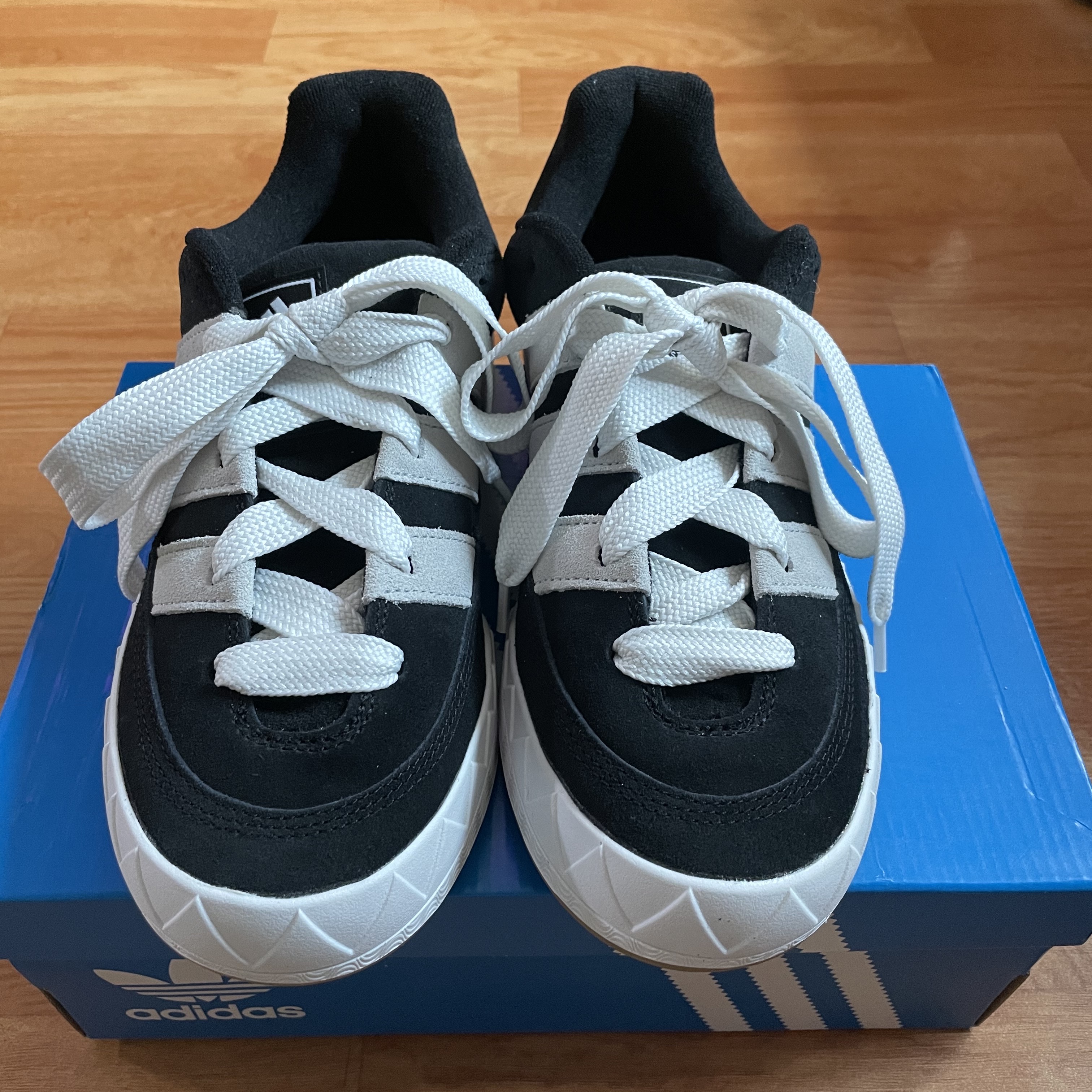 Adidas Adimatic Core Black 착용 스타일