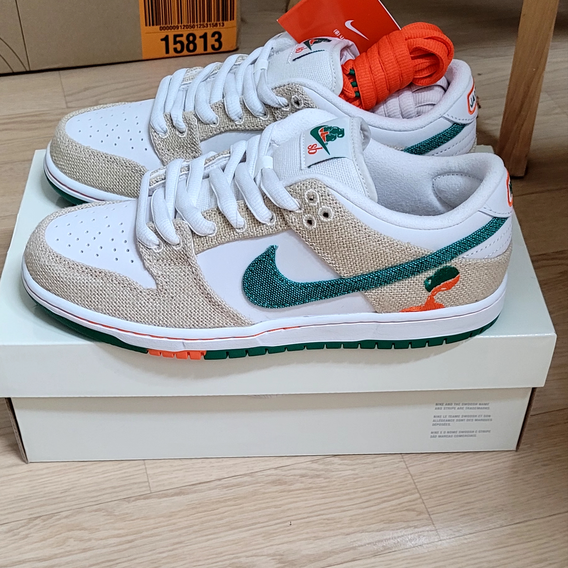 Nike x Jarritos SB Dunk Low Phantom and Malachite 착용 스타일 - 1