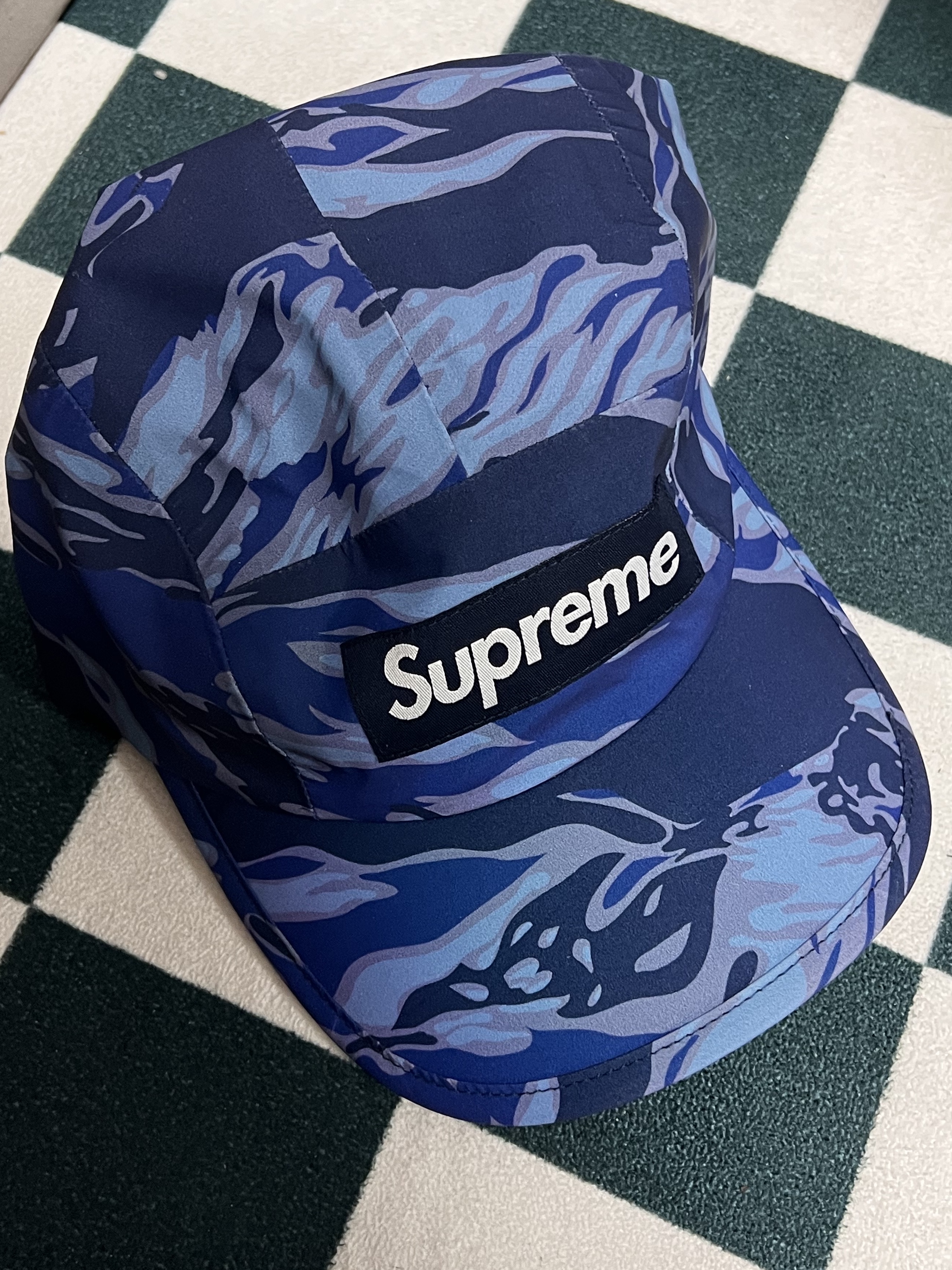 Supreme Tiger Camo Reflective Camp Cap Blue - 22FW 착용 스타일