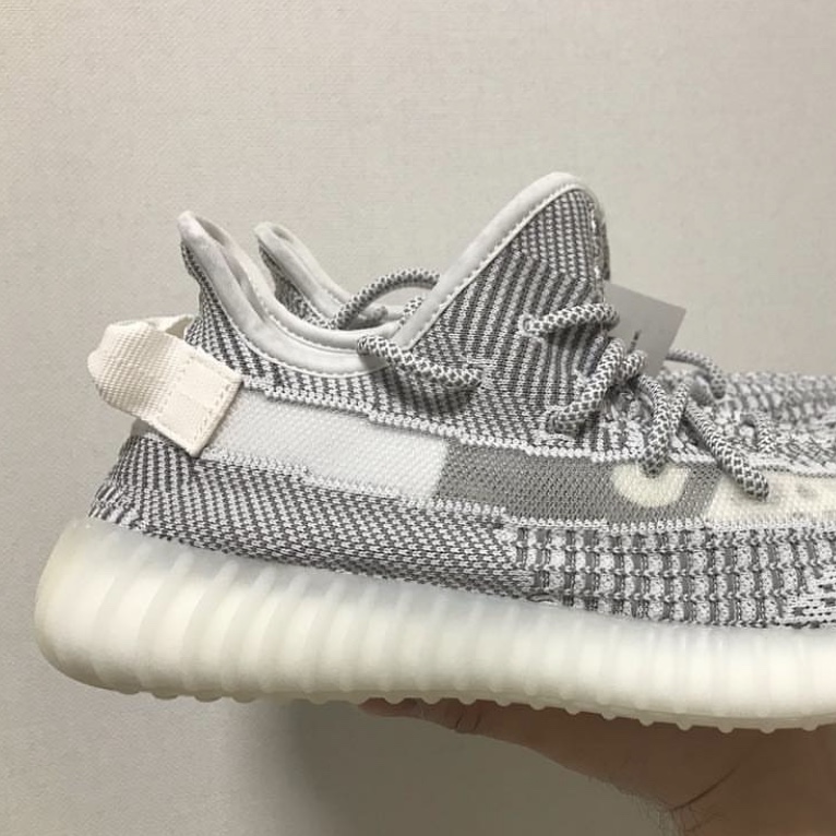 Adidas Yeezy Boost 350 V2 Static - Non-Reflective 2018 착용 스타일