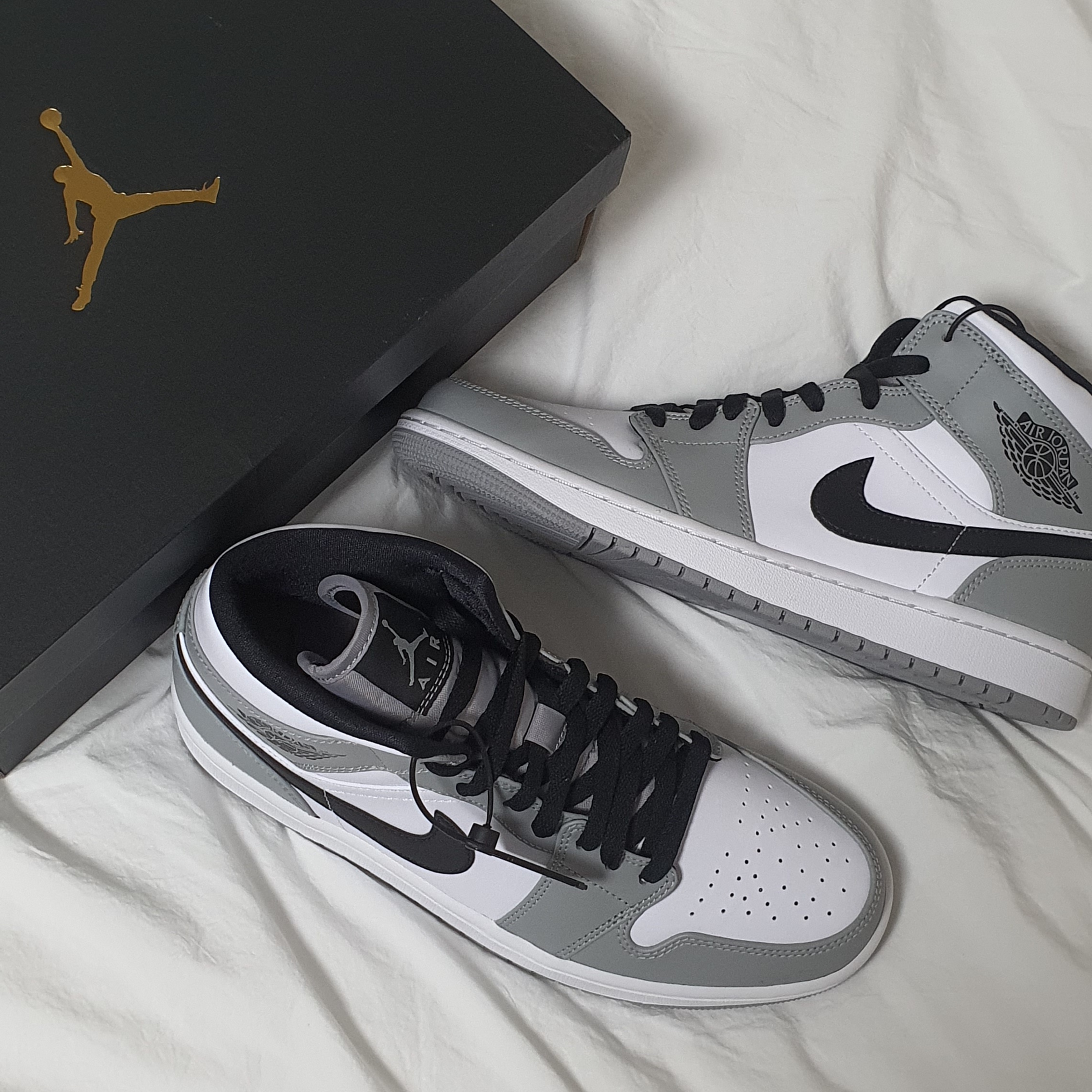 Jordan 1 Mid Light Smoke Grey 착용 스타일
