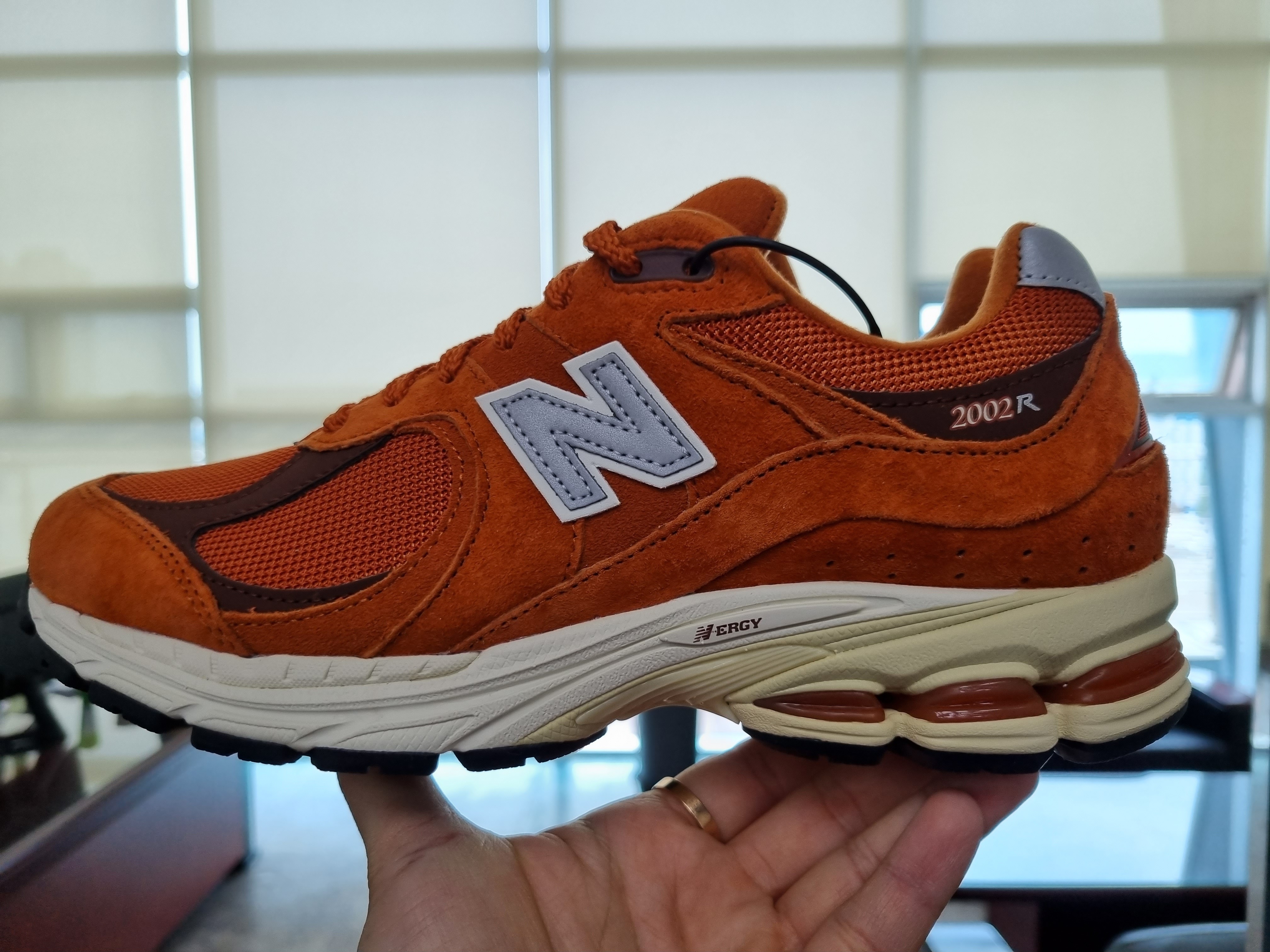 New Balance 2002R Rust Oxide 착용 스타일
