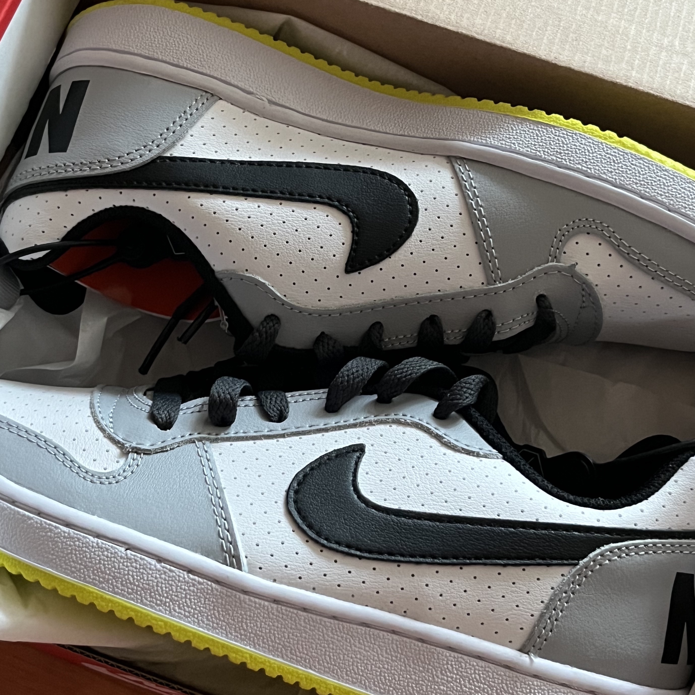 (GS) Nike Court Borough Low White Black Wolf Grey 착용 스타일