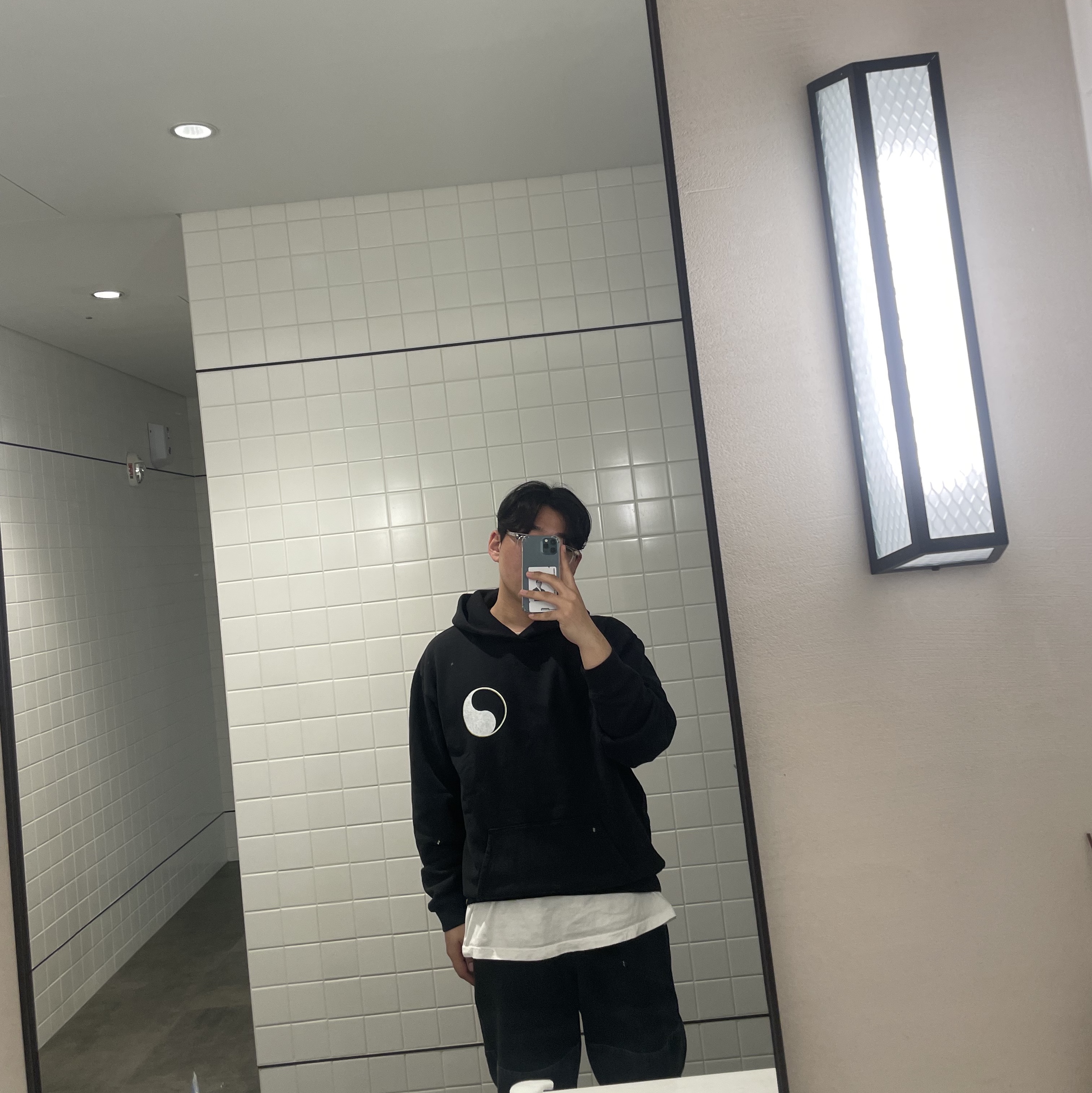 Stussy x Our Legacy Drop Shadow Pigment Dyed Hoodie Black 착용 스타일