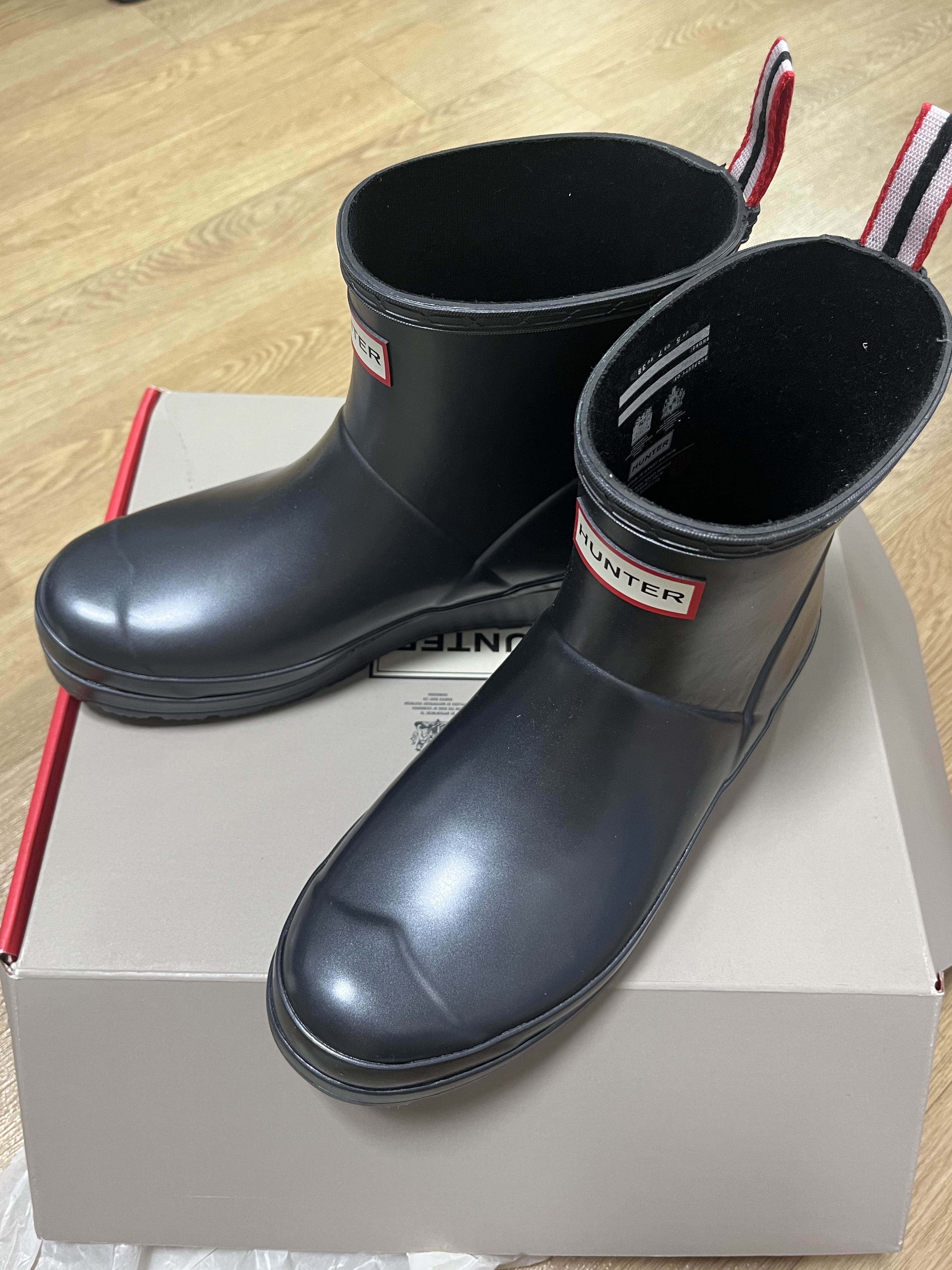 (W) Hunter Play Short Rain Boots Black 착용 스타일