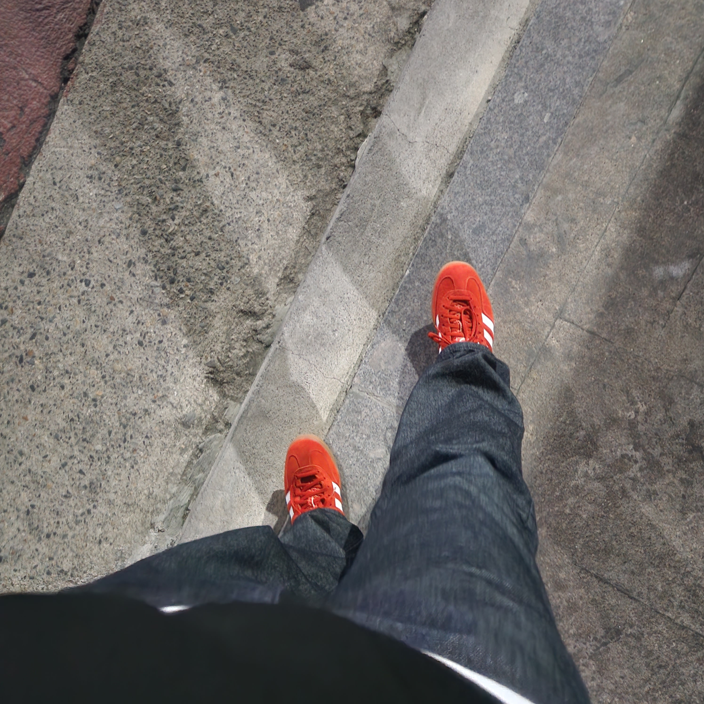 (W) Adidas Gazelle Indoor Bold Orange Cloud White 착용 스타일