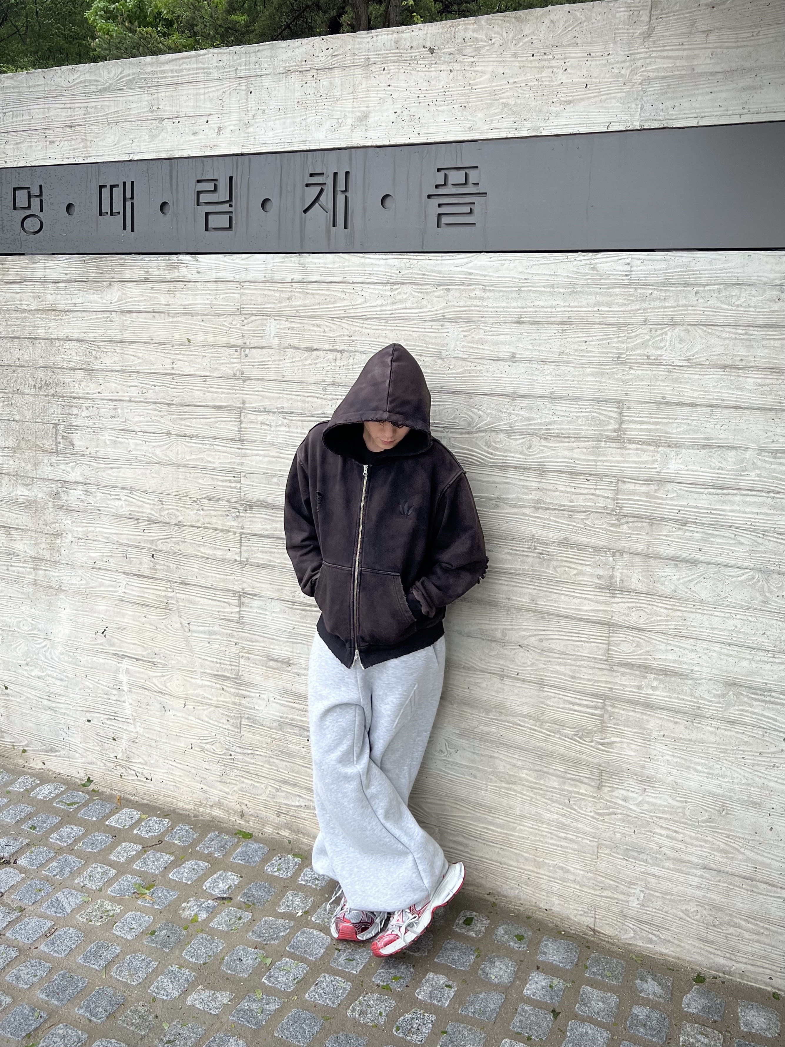 Balenciaga 3XL Sneakers White Red 착용 스타일 - 2