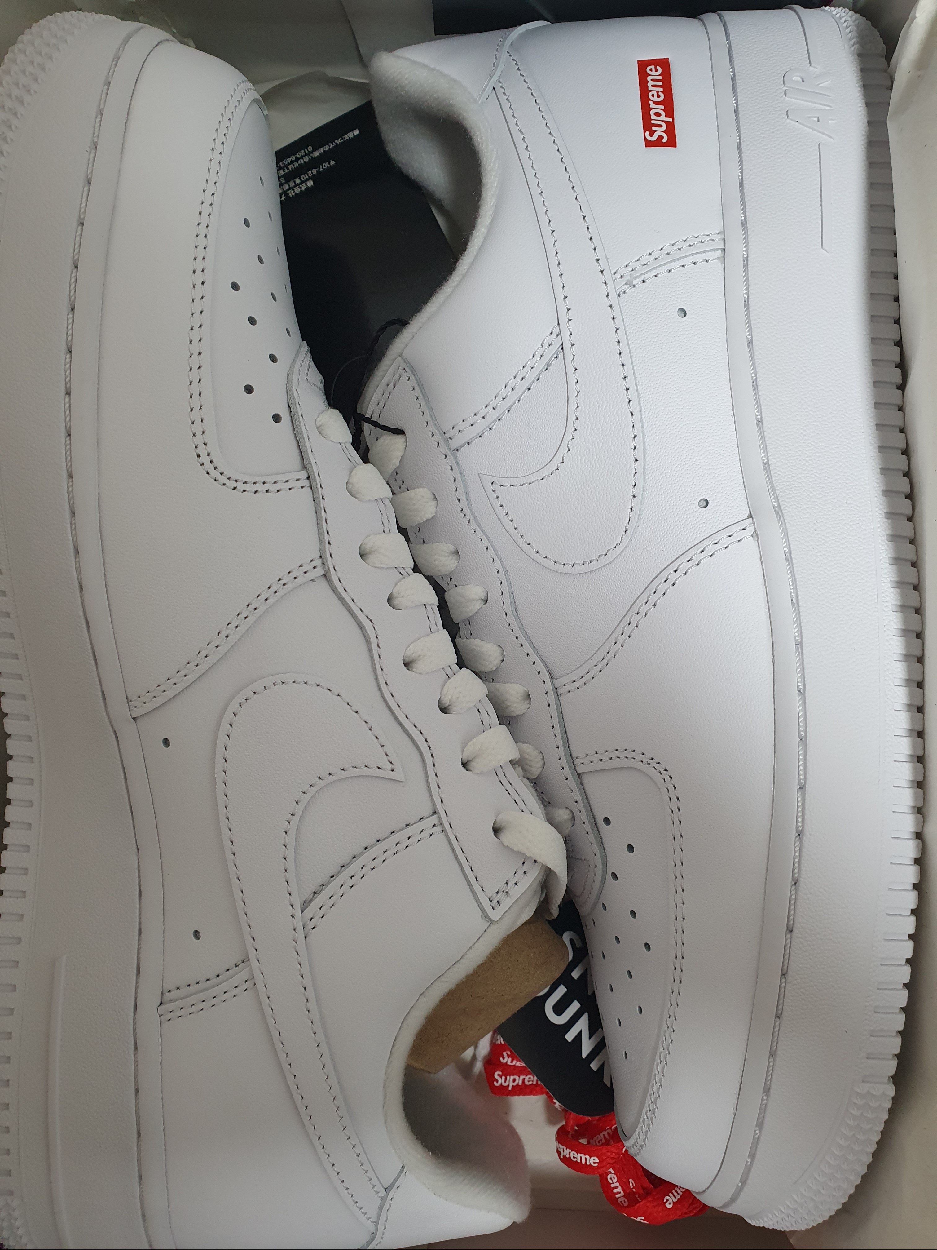 Nike x Supreme Air Force 1 Low White 착용 스타일