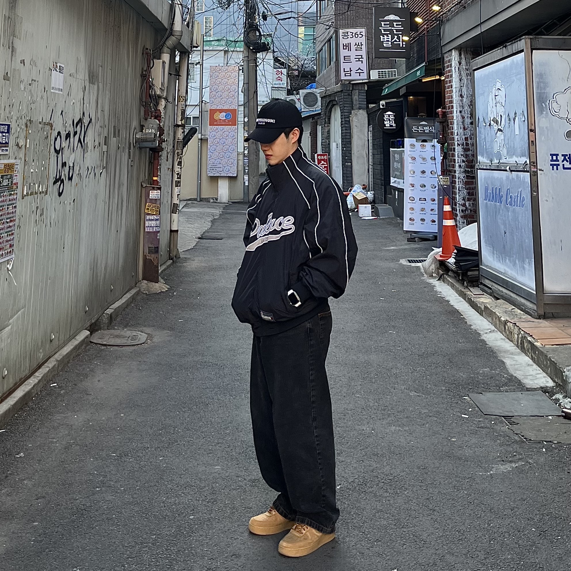 Palace Sport Mit Script Jacket Black - 22FW, Wooyoungmi Embroidered Ball Cap Black - 23SS 착용 스타일 - 1