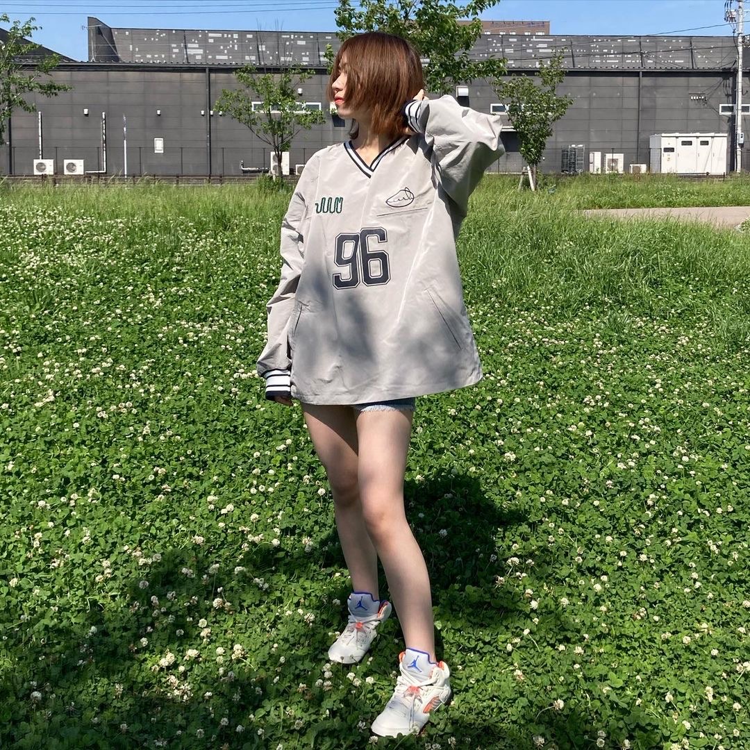 Nieeh 1996 Oversize Fit Gray 착용 스타일 - 1