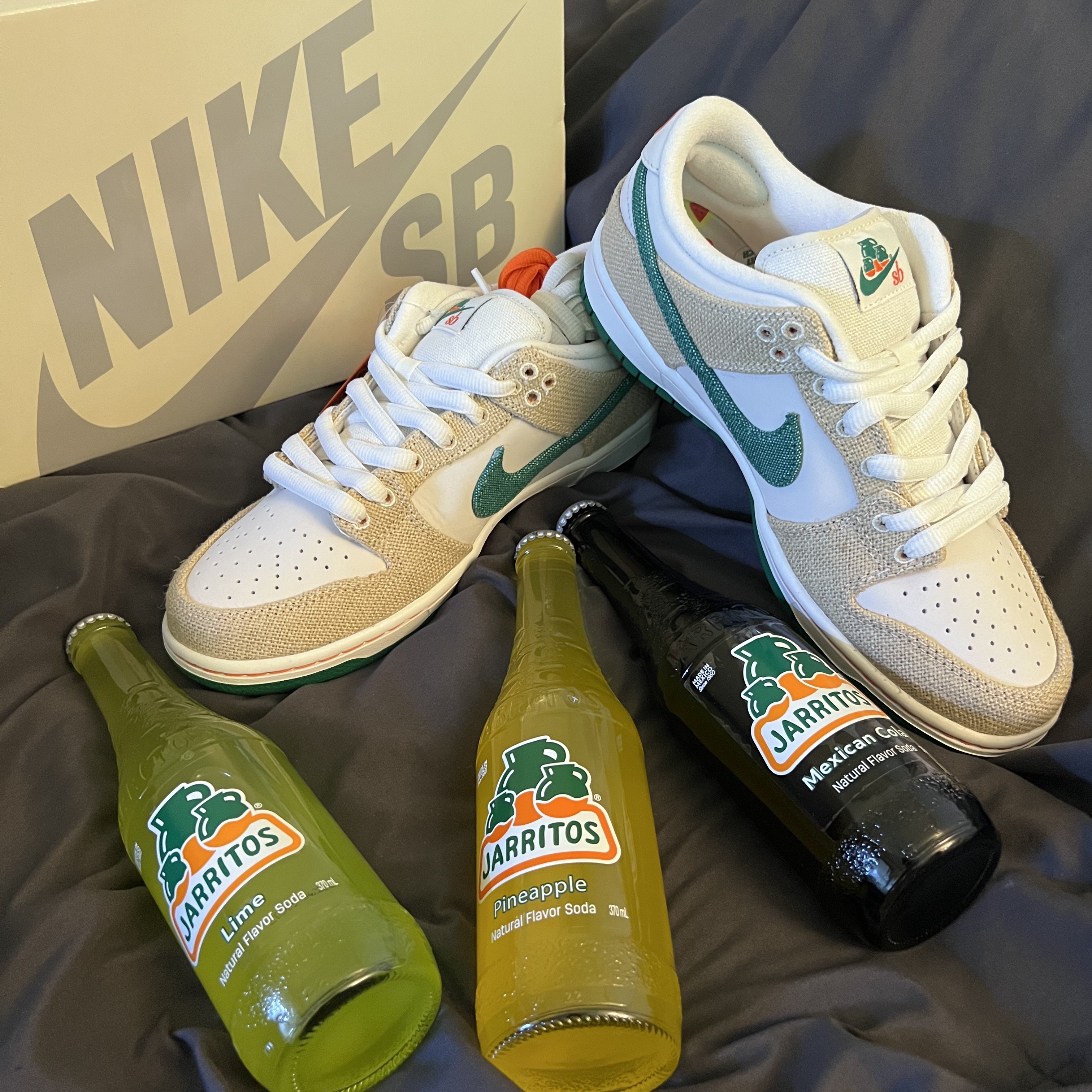 Nike x Jarritos SB Dunk Low Phantom and Malachite 착용 스타일