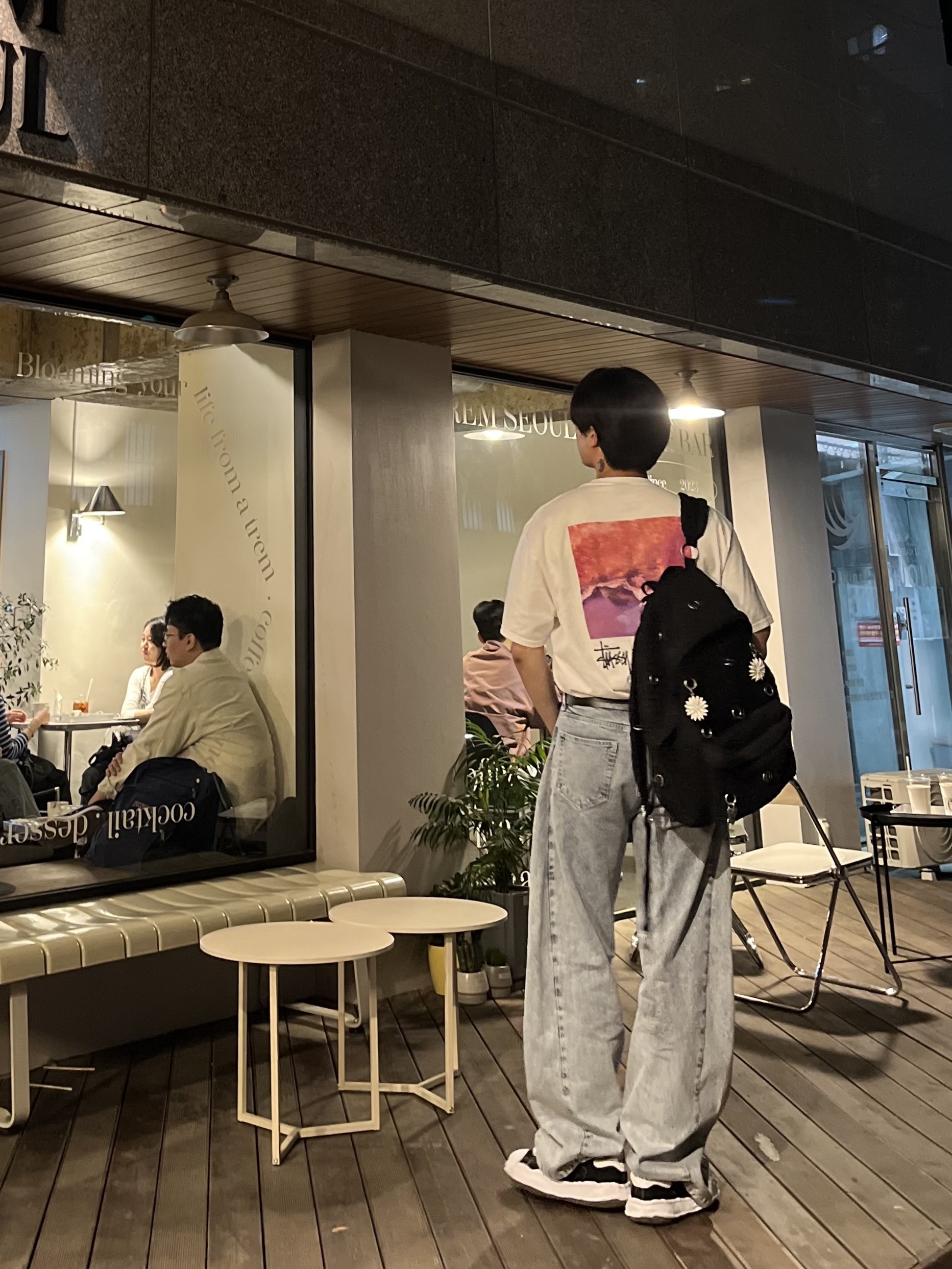 메종 미하라 야스히로 블레이키 OG 솔 캔버스 로우탑 스니커즈 블랙 화이트, 메종 미하라 야스히로 블레이키 OG 솔 캔버스 로우탑 스니커즈 블랙 착용 스타일 - 2