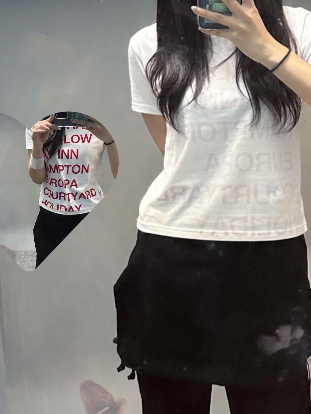 [KREAM 단독] Safarispot Women 1/2 Highway Inn T-Shirt White Red 착용 스타일