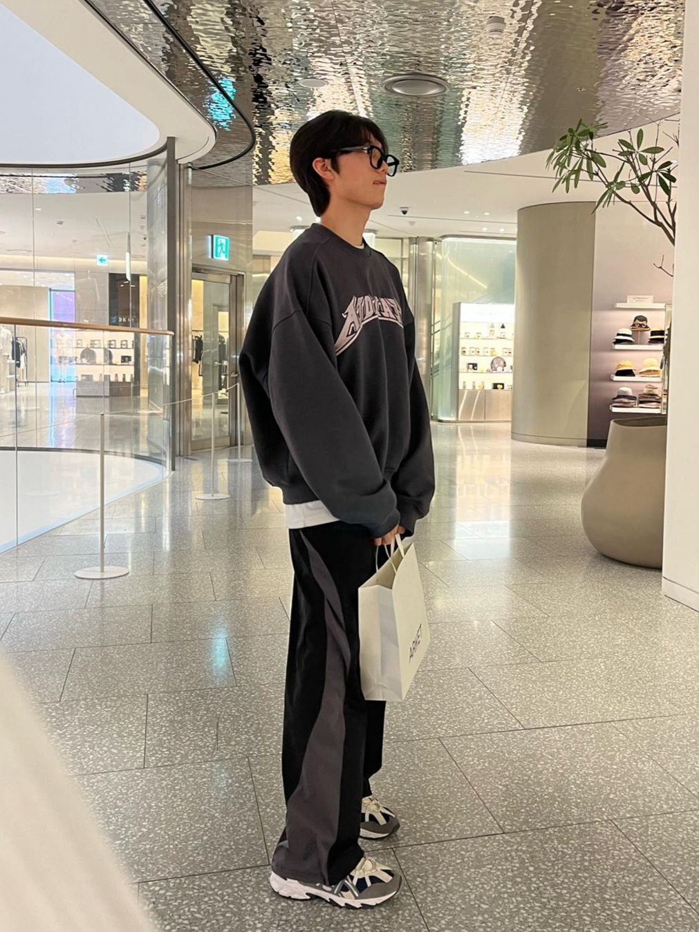 Art Of Field Round Colorway Pintuck Pants Black 착용 스타일 - 1