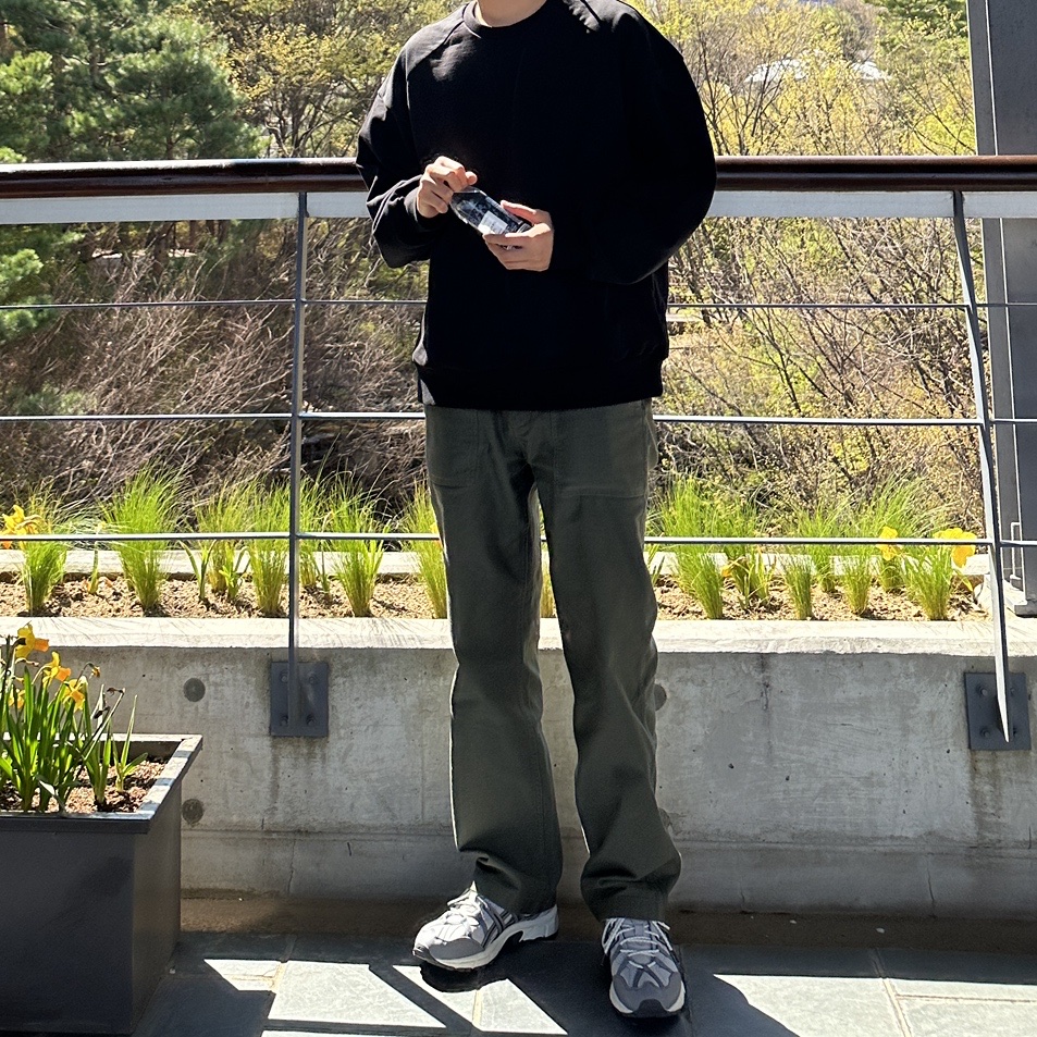 Juun.J Graphic Loose Fit Sweatshirt Black - 21FW, Asics Gel-Sonoma 15-50 Oyster Grey Clay Grey 착용 스타일 - 2