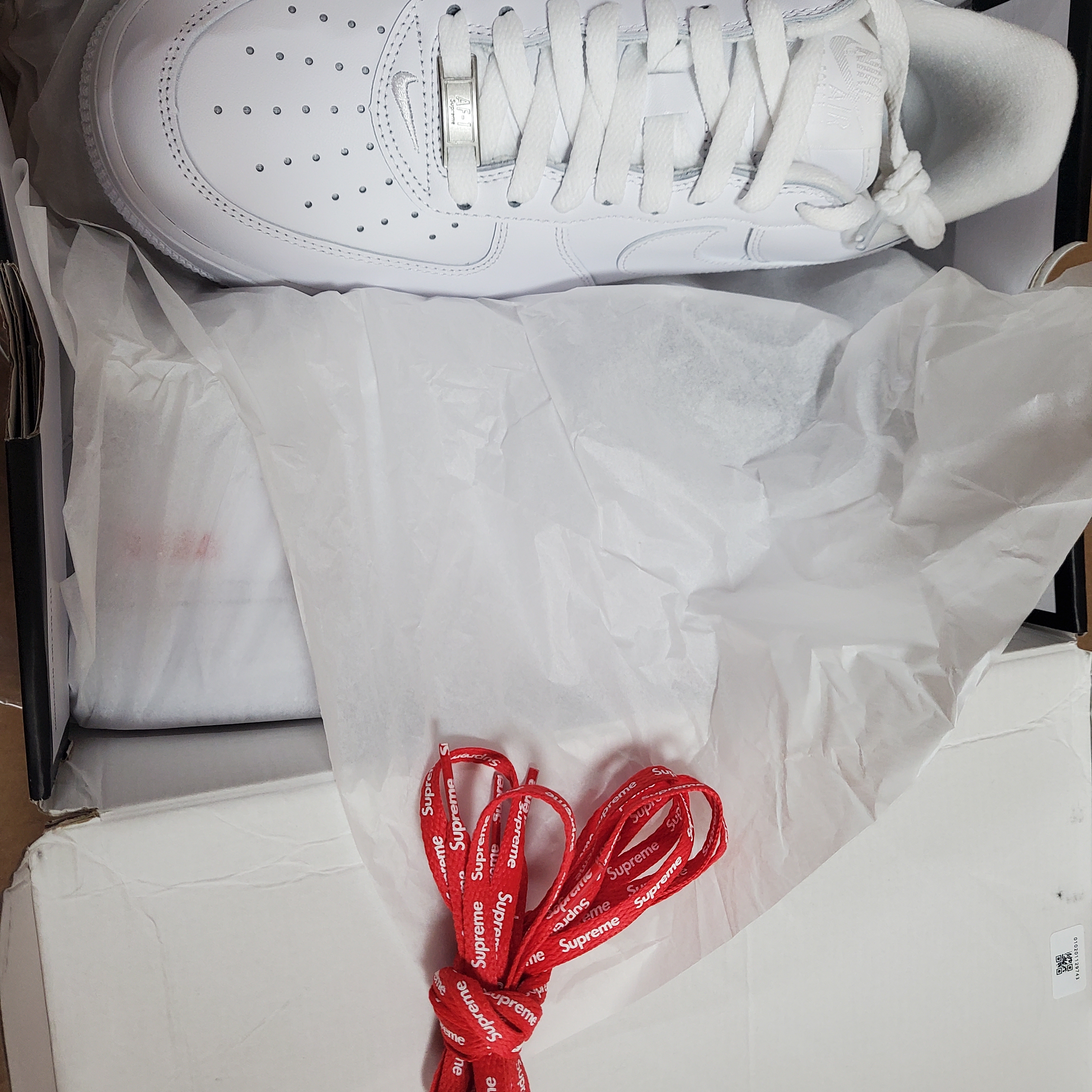 Nike x Supreme Air Force 1 Low White 착용 스타일 - 2