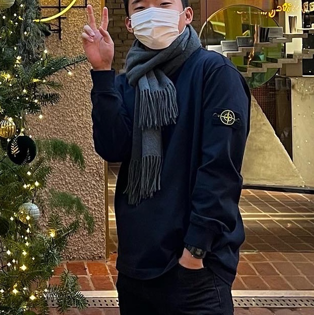 Stone Island 63020 Crewneck Sweatshirt Navy Blue - 22FW 착용 스타일