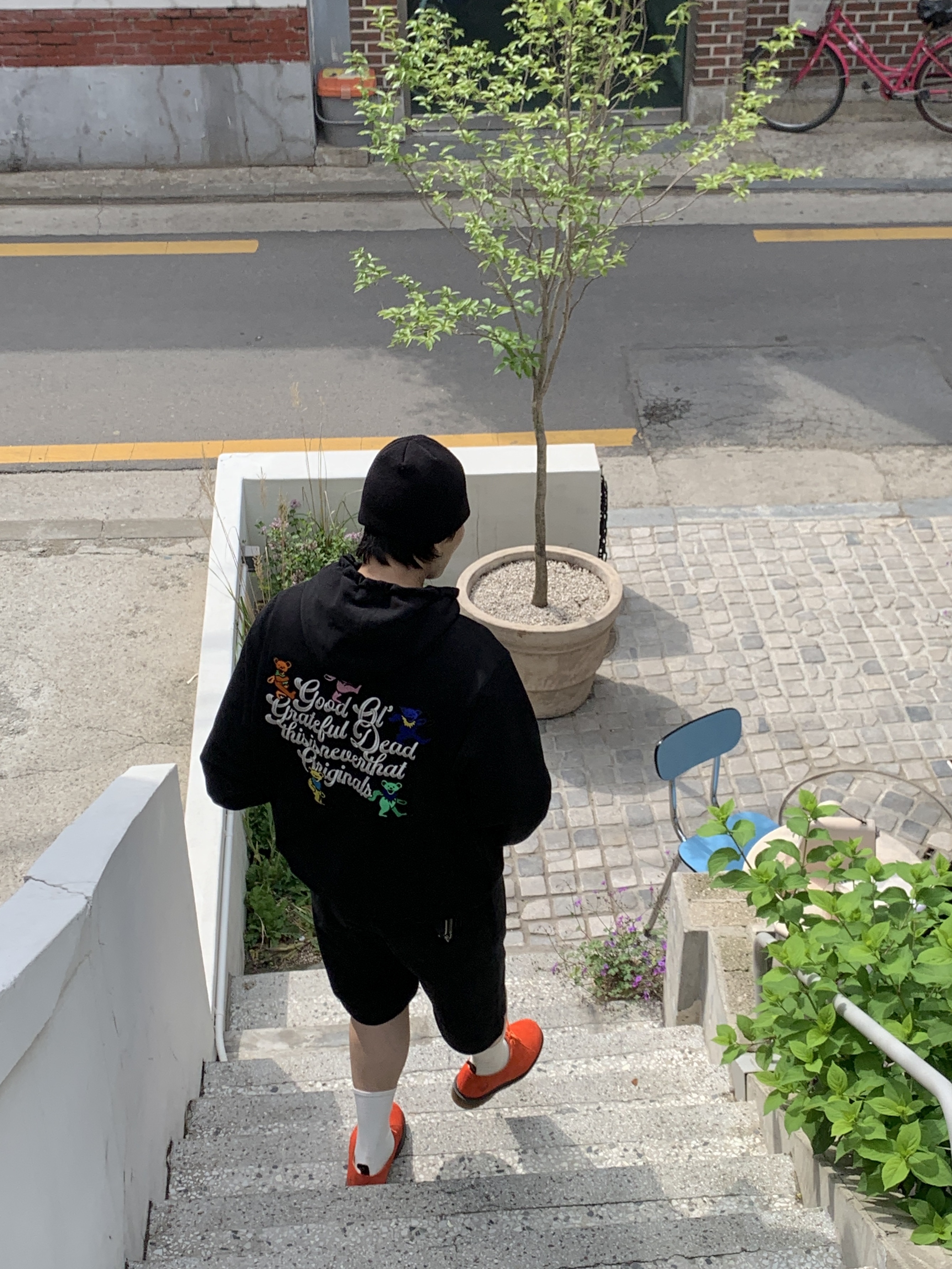 디스이즈네버댓 x 그레이트풀 데드 굿 OI' 댄싱 베어 후드 블랙, 닥터마틴 x 아워레가시 1461 워크샵 DOC 레드 얼러트 착용 스타일 - 3
