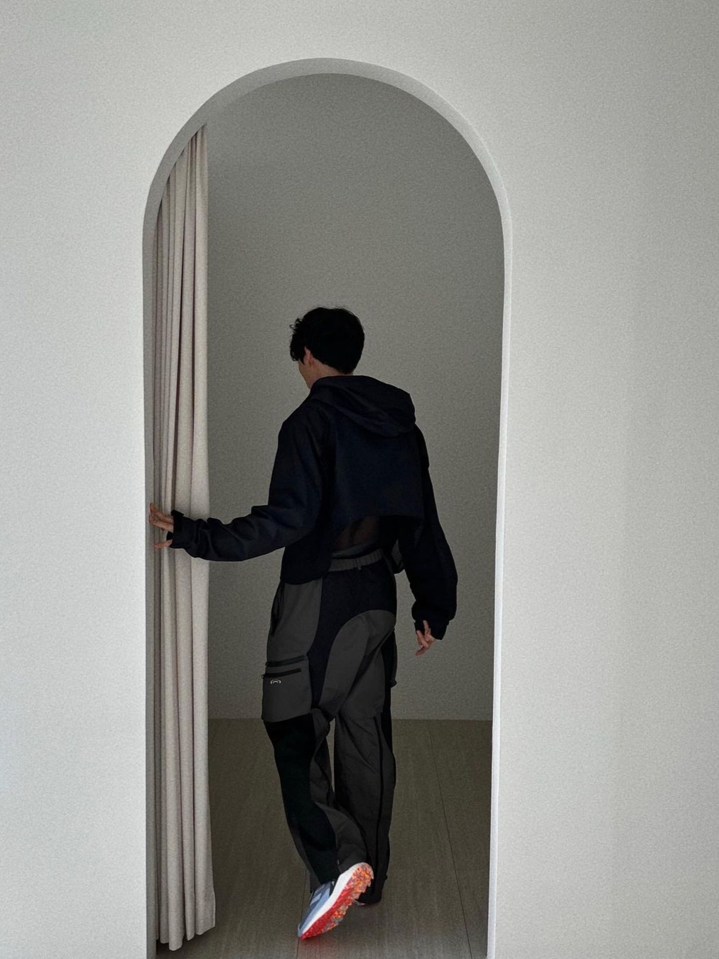 Art Of Field Coaptation Pocket Cargo Pants Dark Gray, Art Of Field Assembled Jacket Black 착용 스타일 - 2