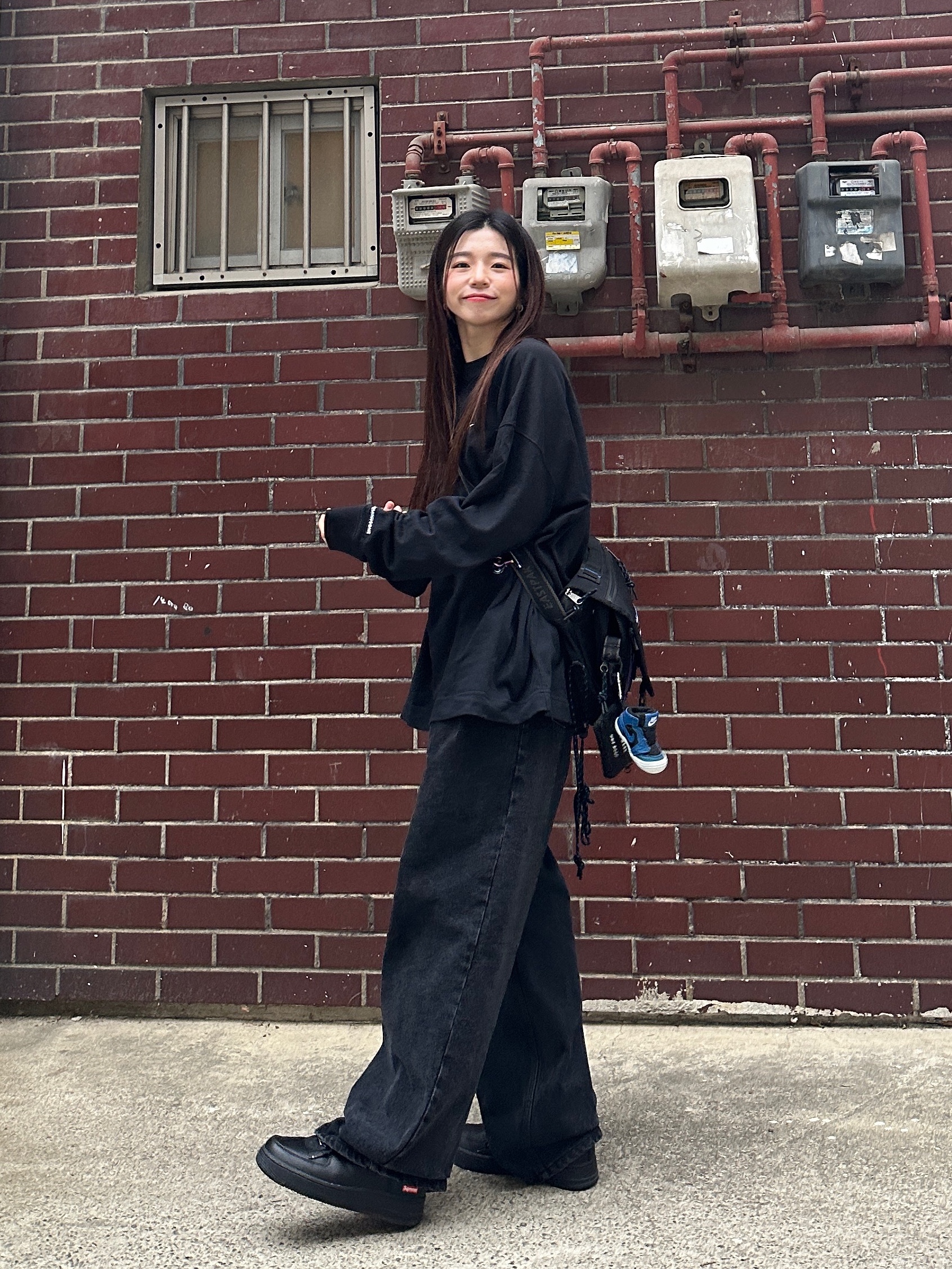 Nike x Peaceminusone LS T-Shirt Black (DR0098-010), Ader Error x Eastpak CrossBody Bag Black 착용 스타일 - 1