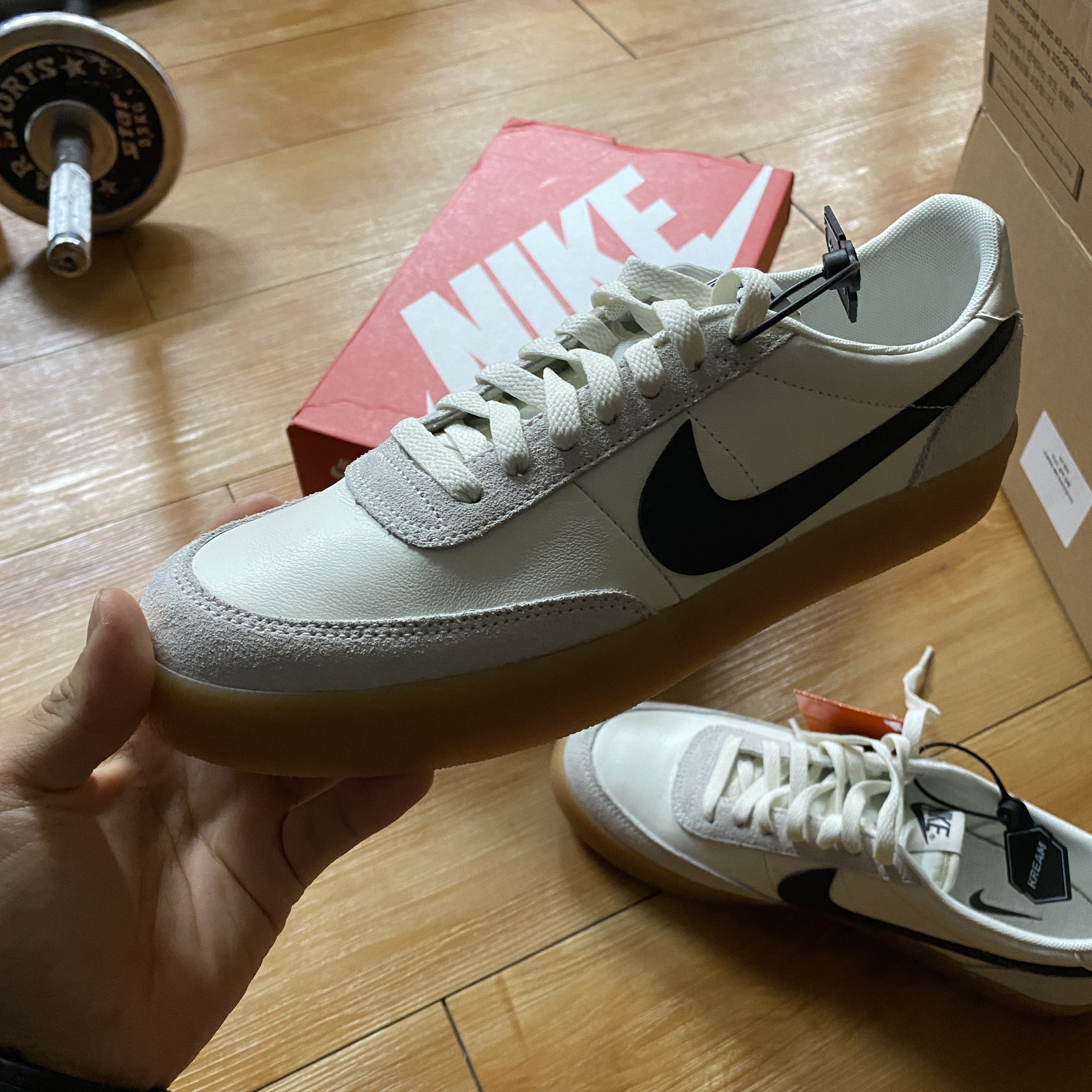 Nike Killshot 2 Leather Sail Oil Grey Gum 착용 스타일