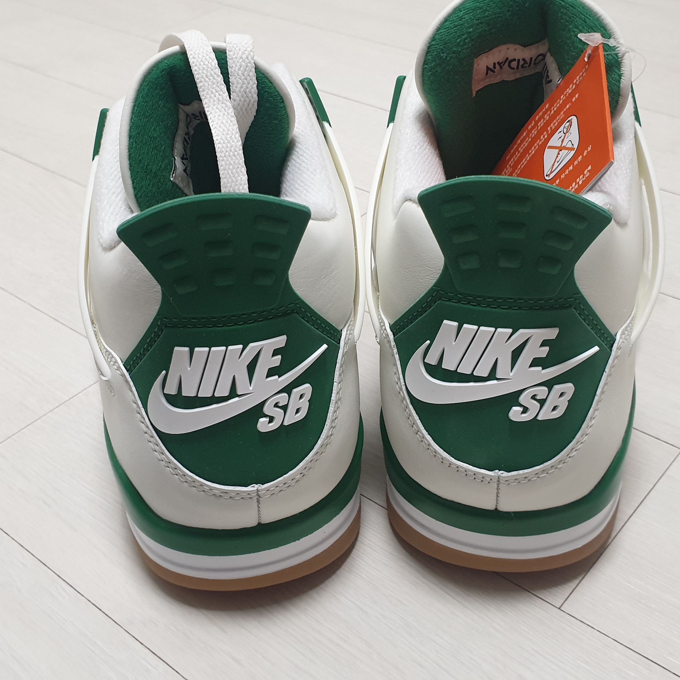 Jordan 4 x Nike SB Retro SP Pine Green 착용 스타일