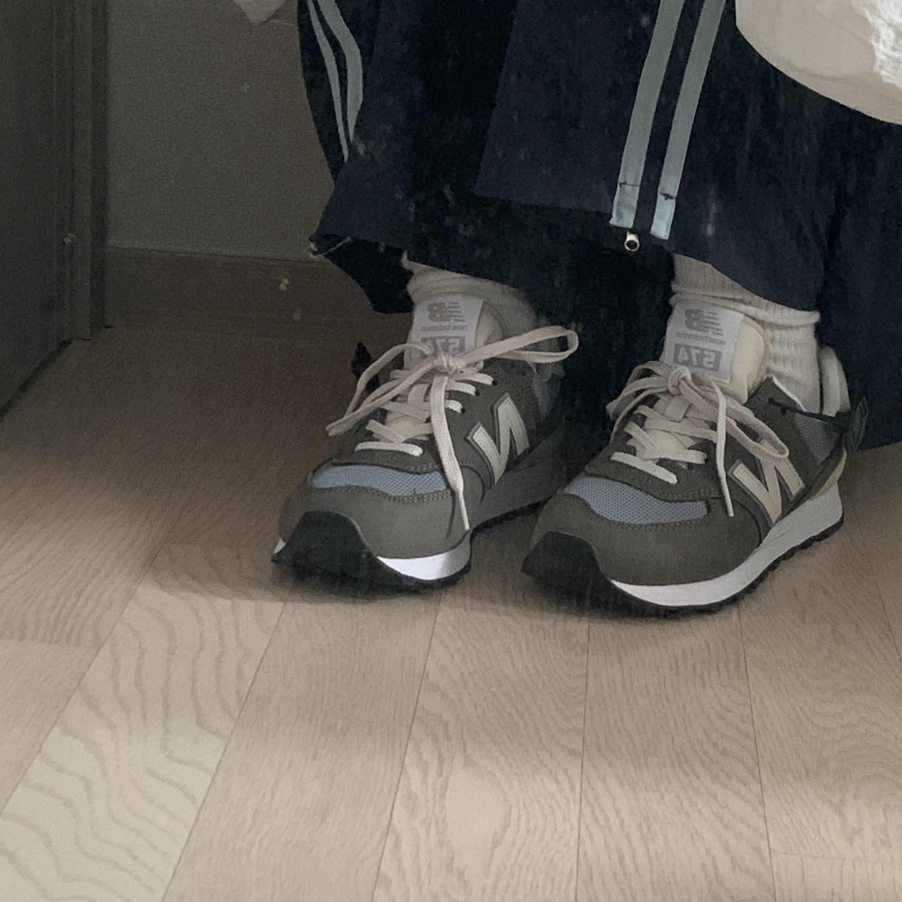 New Balance 574 Classic Grey 착용 스타일