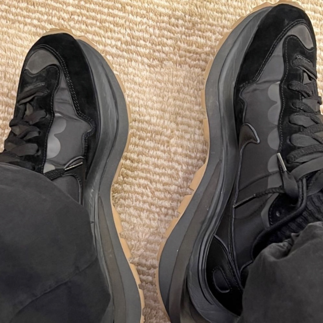Nike x Sacai VaporWaffle Black and Gum 착용 스타일