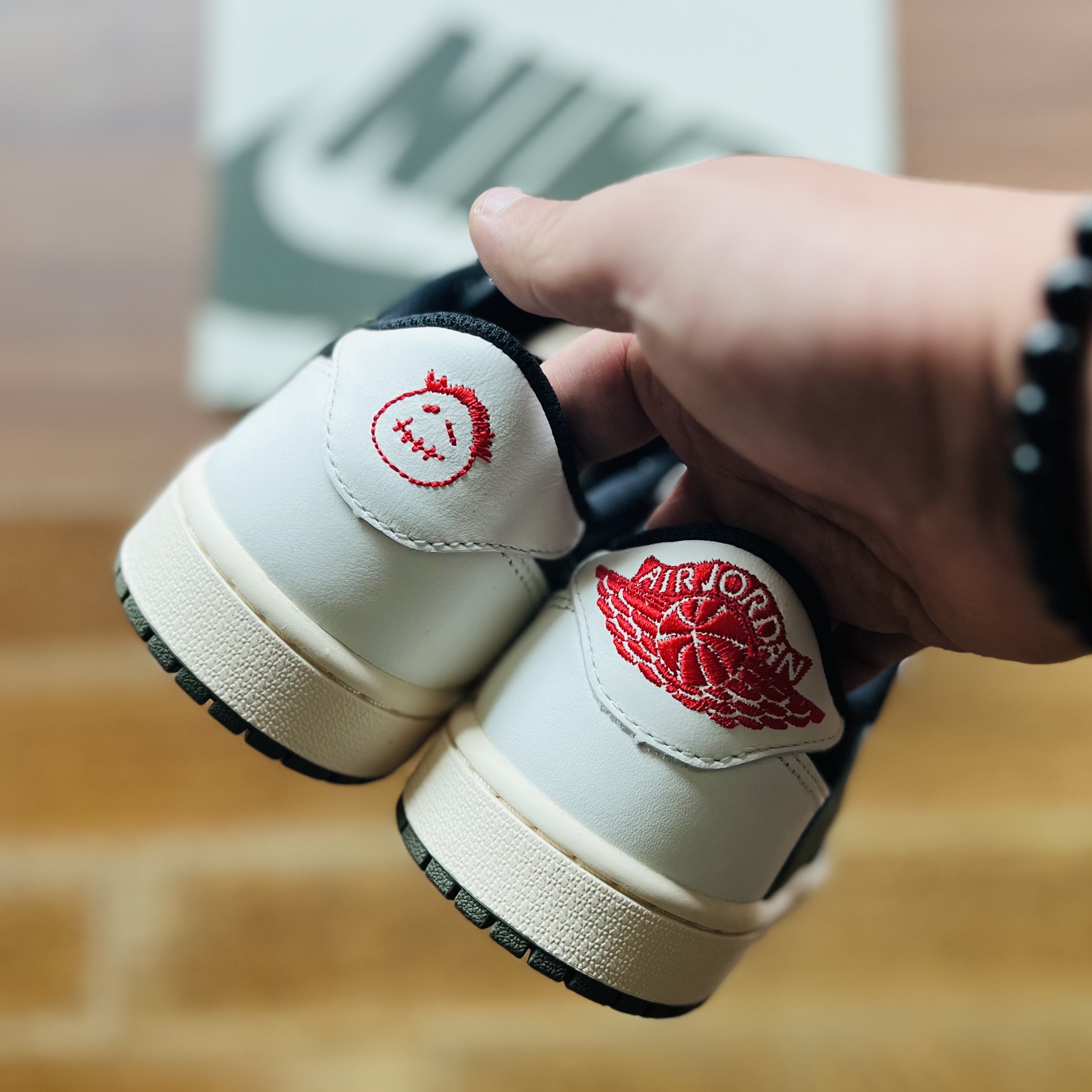 (W) Jordan 1 x Travis Scott Retro Low OG SP Medium Olive 착용 스타일