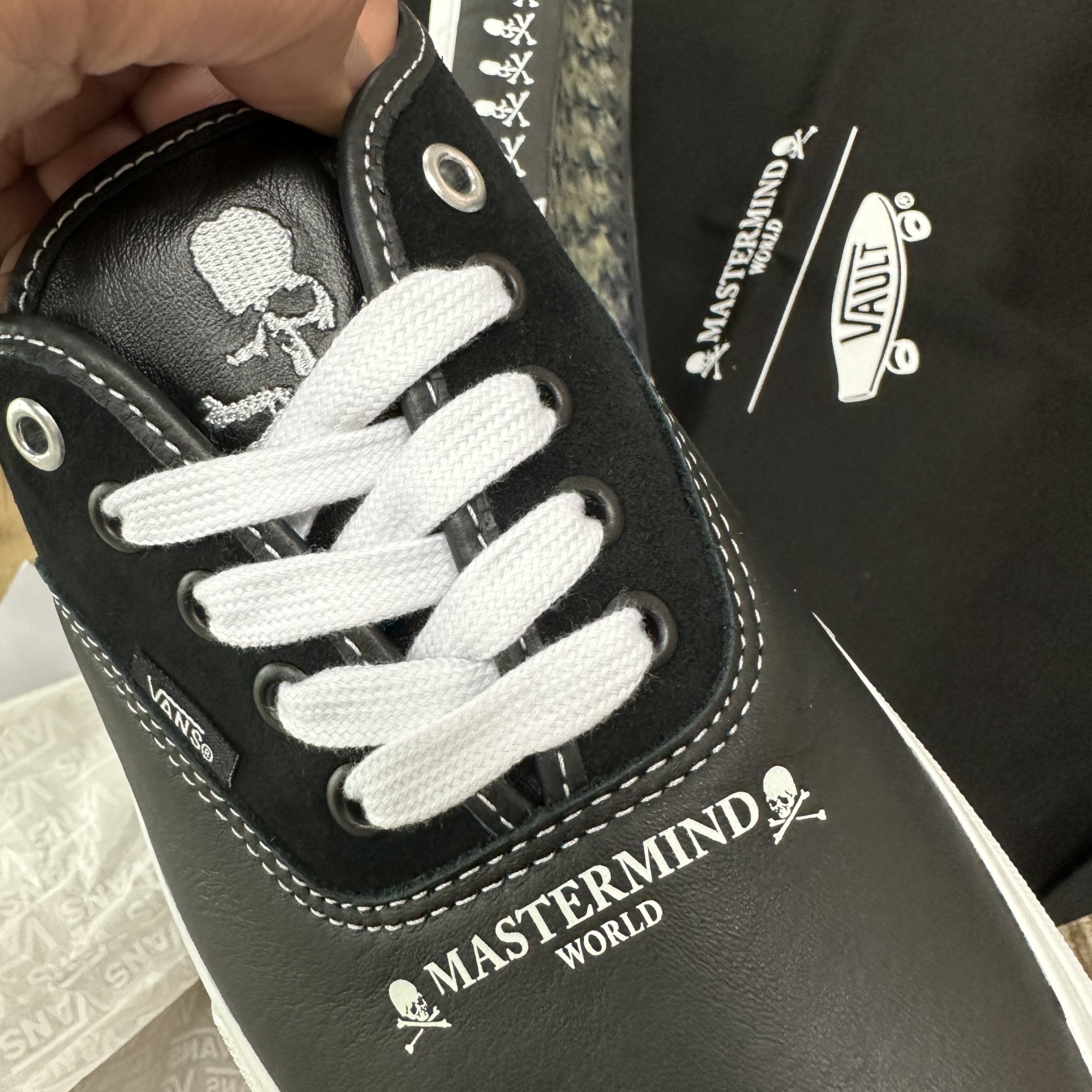 Vans Vault x Mastermind World Authentic LX Black 착용 스타일