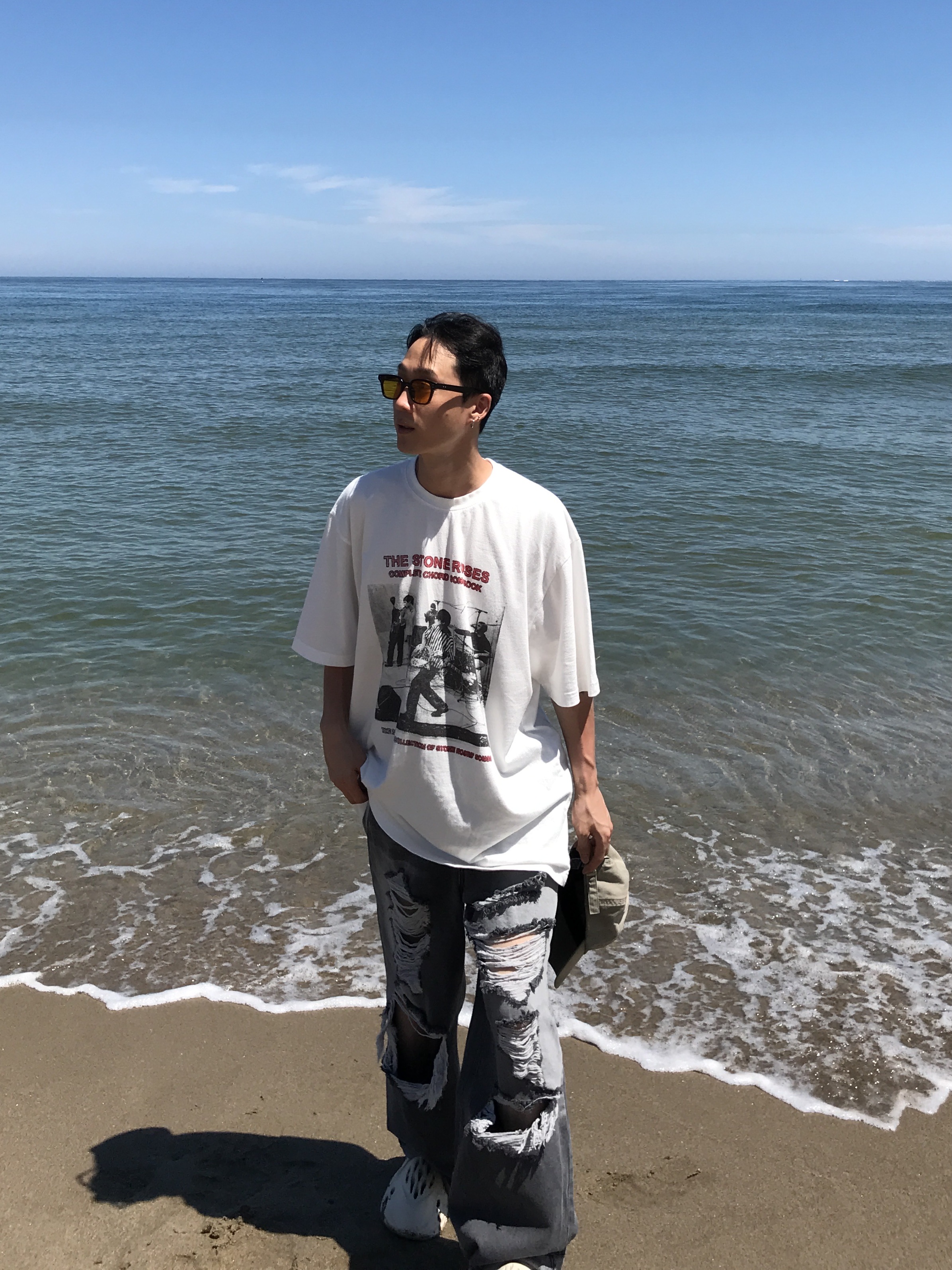 아디다스 이지 폼 러너 샌드 착용 스타일