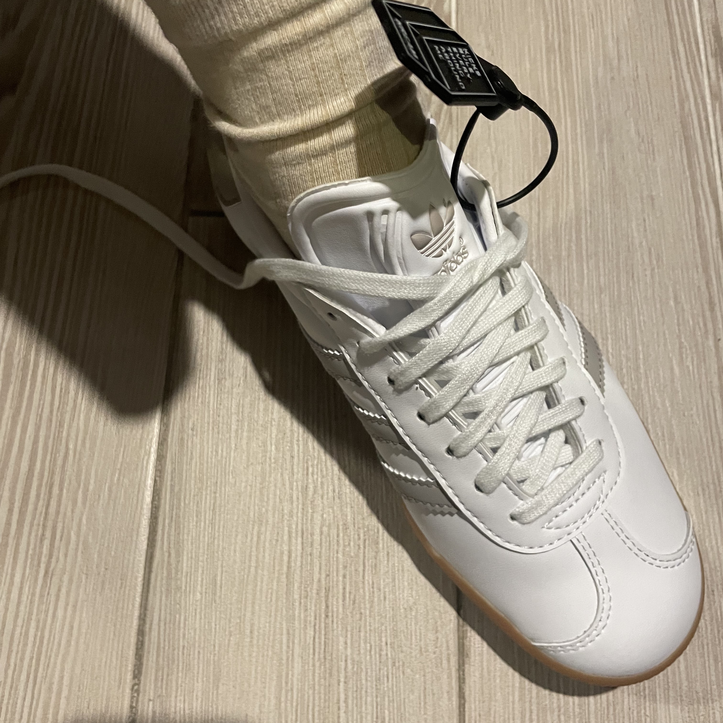 Adidas Gazelle White Grey 착용 스타일