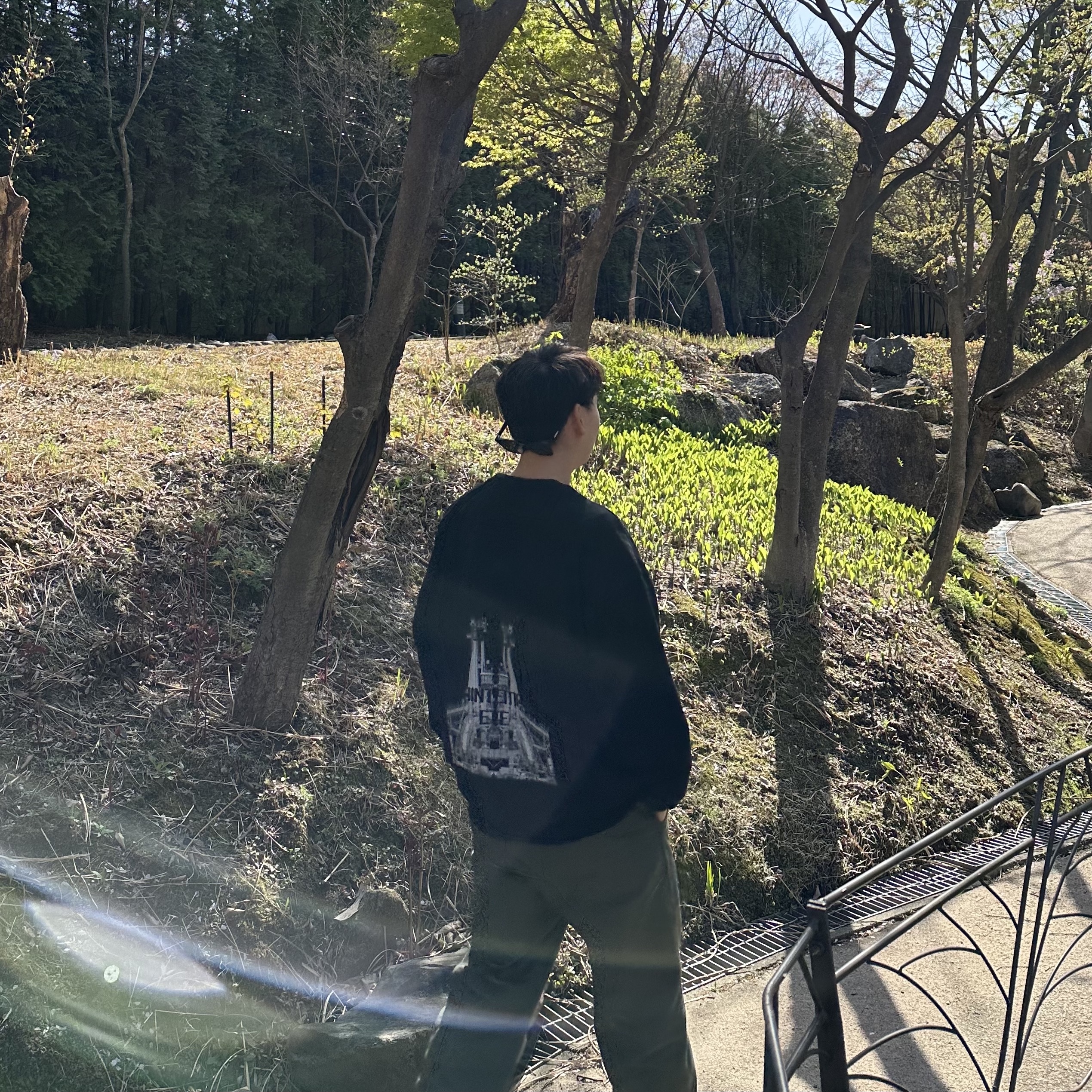 Juun.J Graphic Loose Fit Sweatshirt Black - 21FW, Asics Gel-Sonoma 15-50 Oyster Grey Clay Grey 착용 스타일 - 3