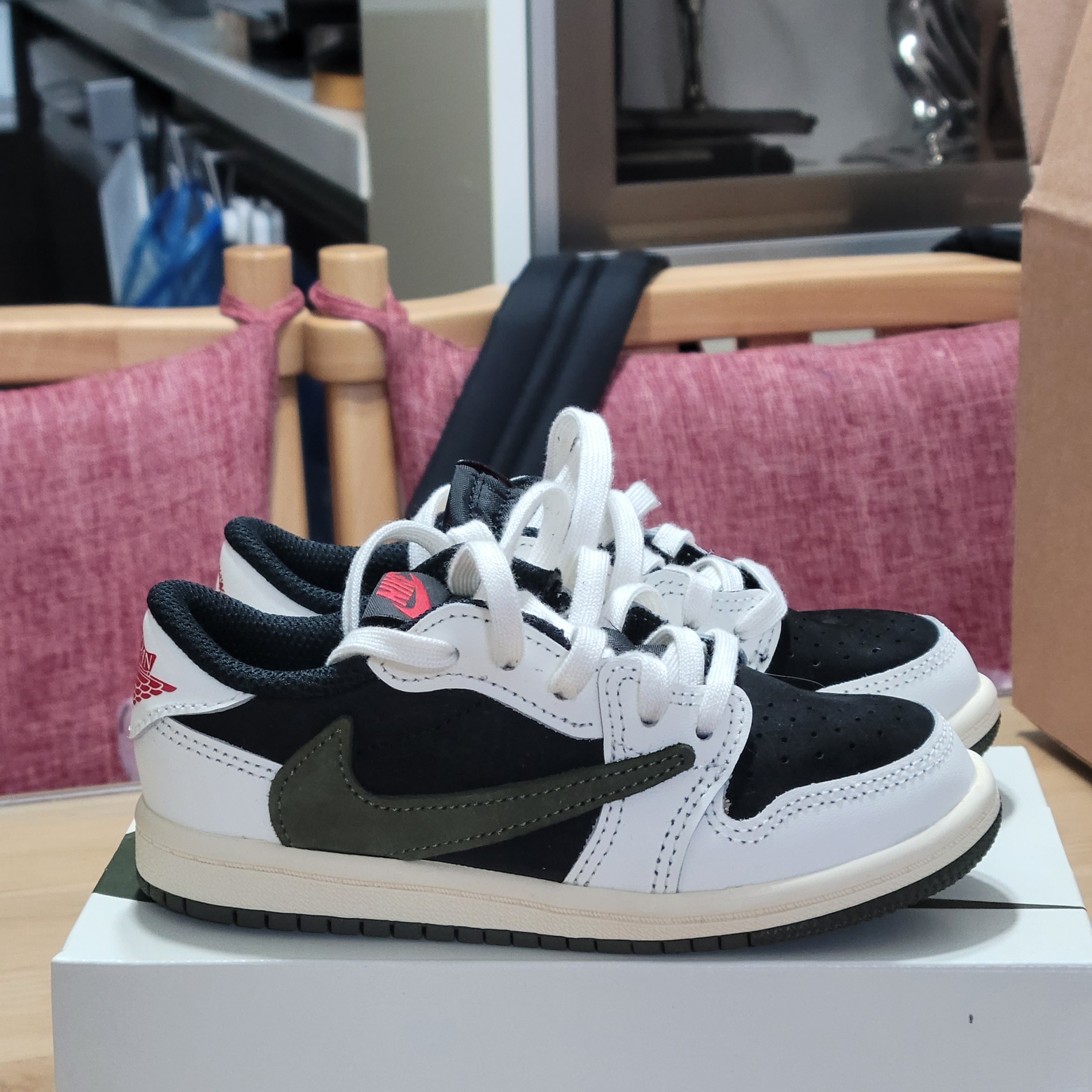 (TD) Jordan 1 x Travis Scott Retro Low OG SP Medium Olive 착용 스타일