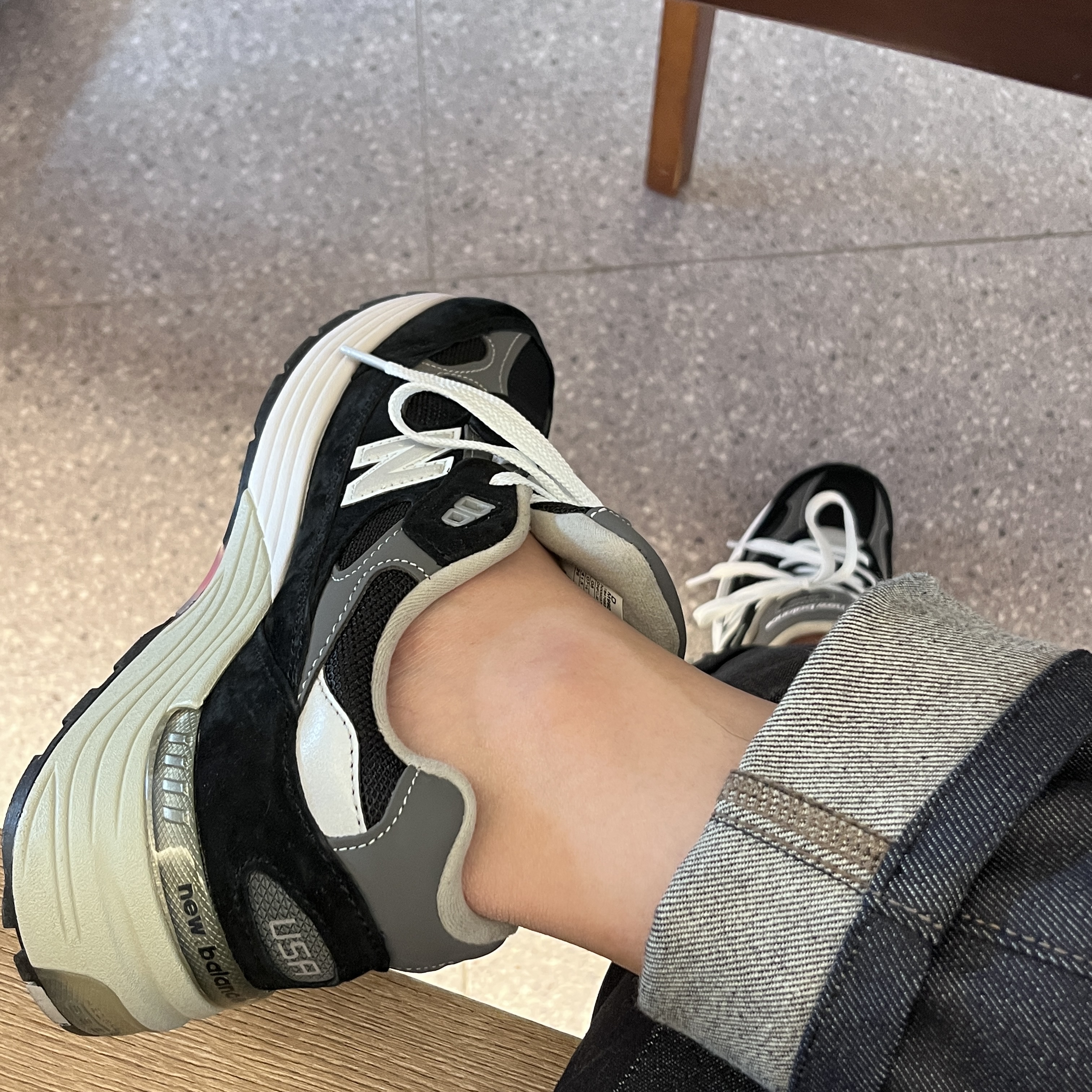 New Balance 992 Made in USA Black Grey 착용 스타일 - 1