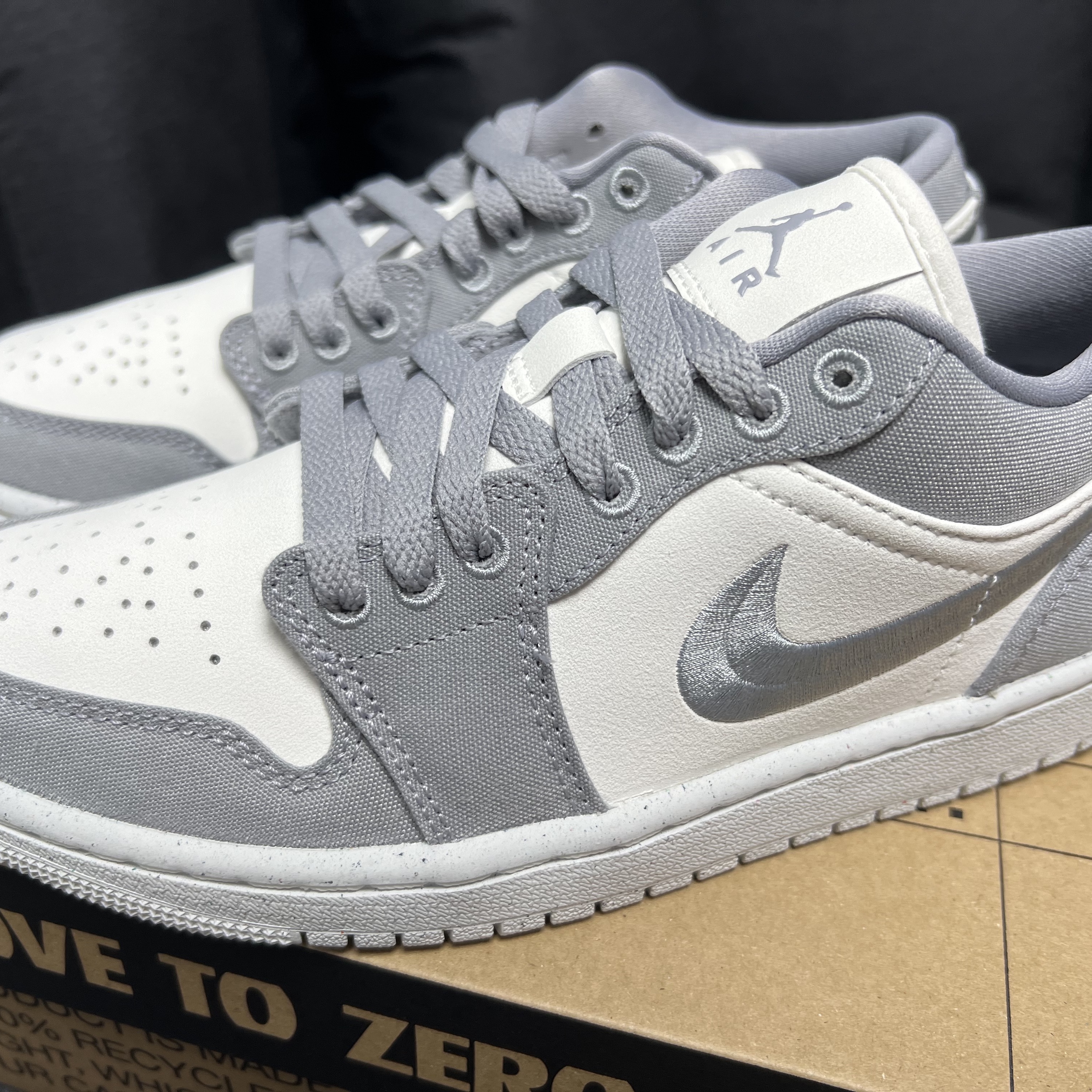 (W) Jordan 1 Low SE Light Steel Grey 착용 스타일 - 2