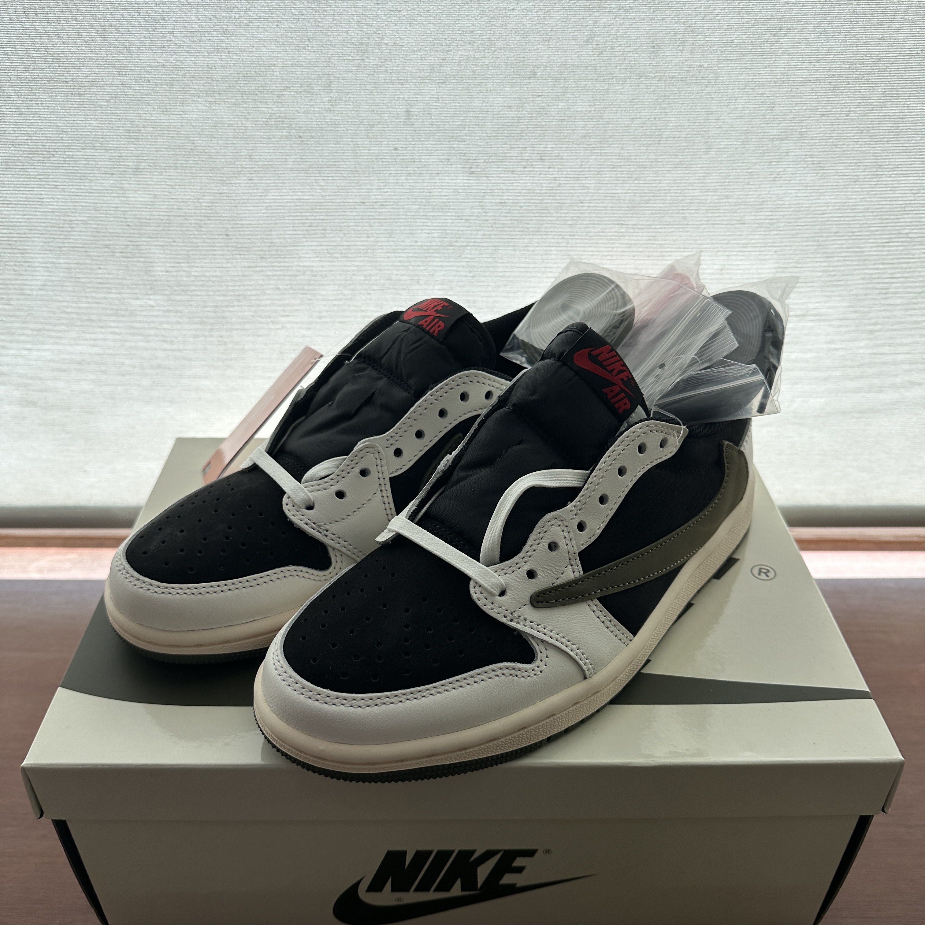 (W) Jordan 1 x Travis Scott Retro Low OG SP Medium Olive 착용 스타일