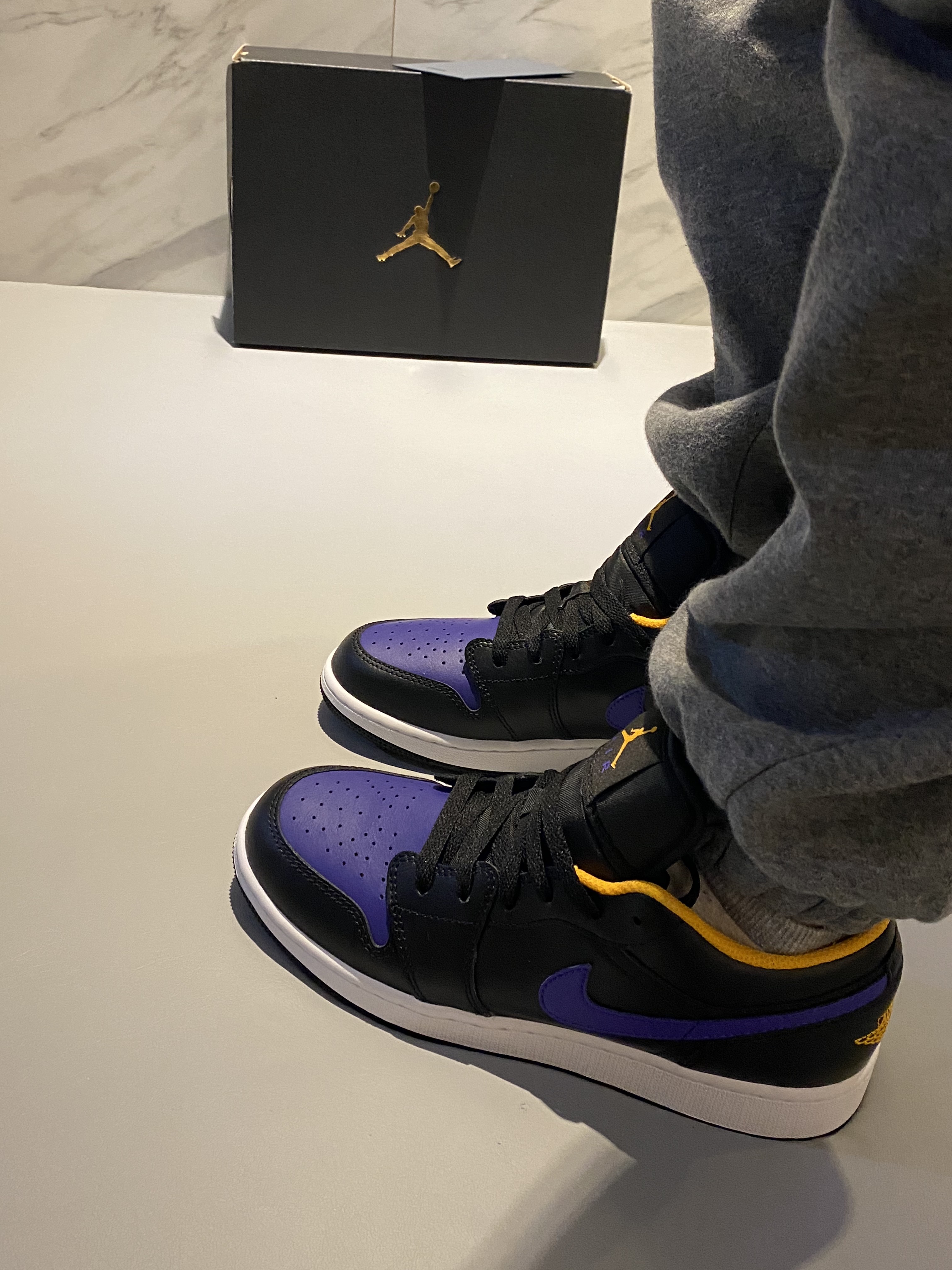 (GS) Jordan 1 Low Black Dark Concord 착용 스타일 - 3