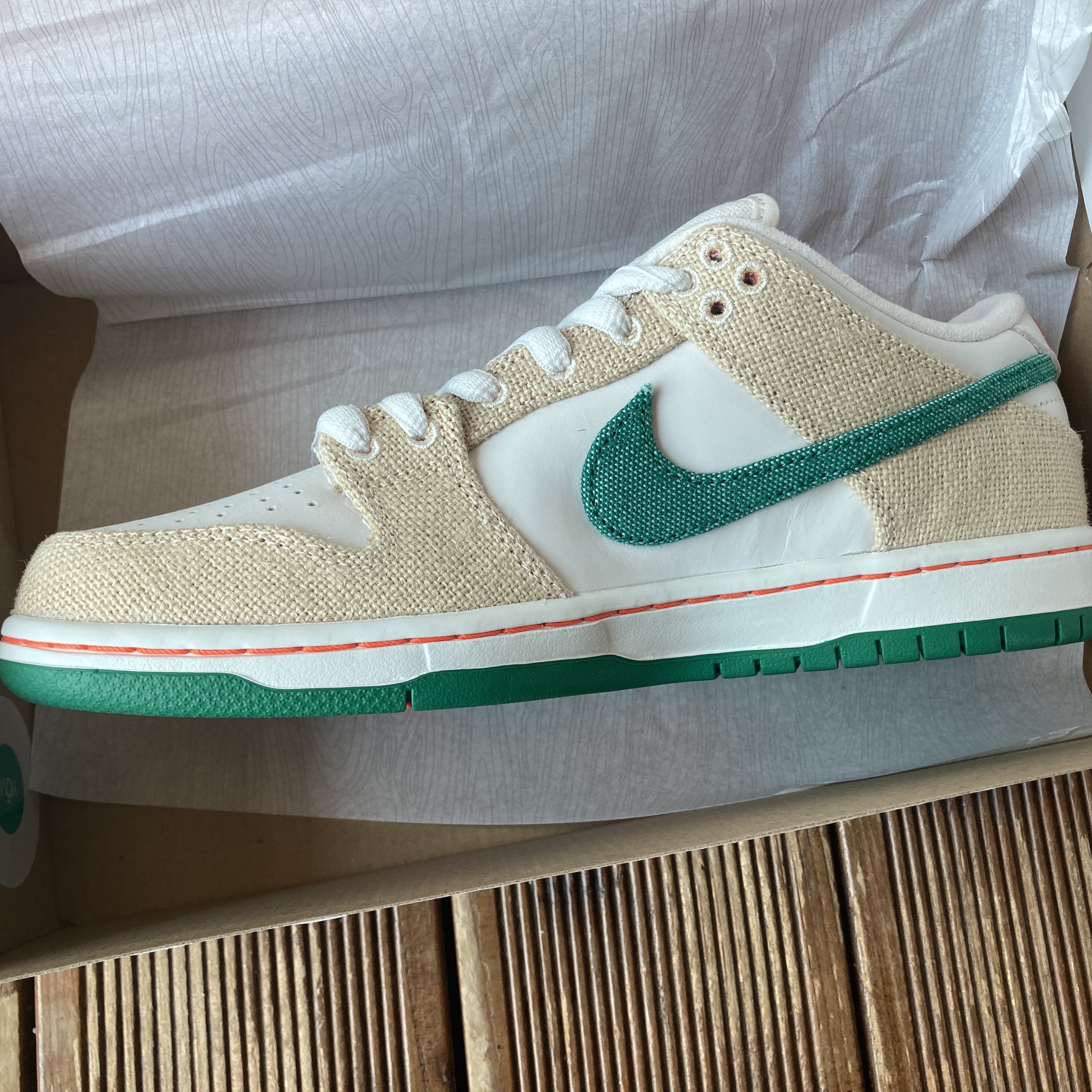 Nike x Jarritos SB Dunk Low Phantom and Malachite 착용 스타일 - 1