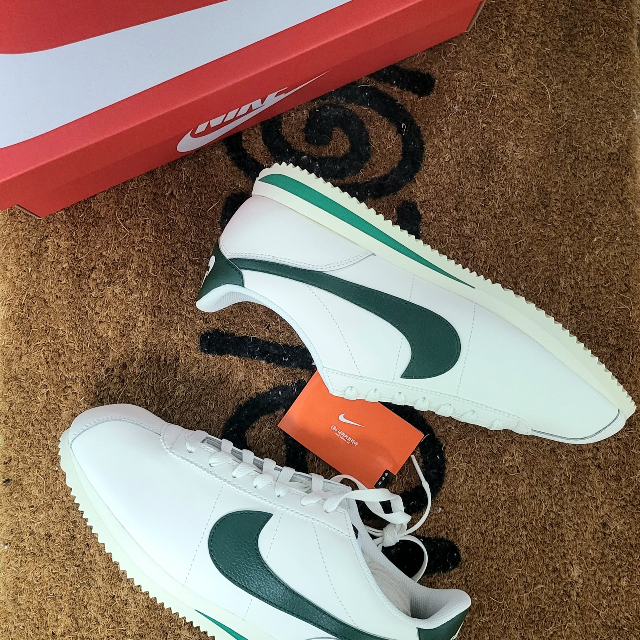 (W) Nike Cortez Gorge Green and Malachite 착용 스타일